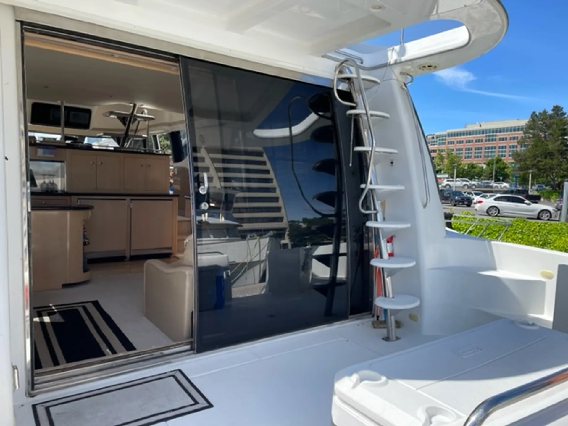 BEAUTIFUL SPACIOUS LUXURY YACHT  