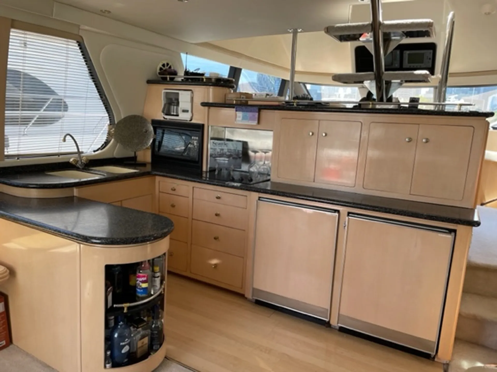 BEAUTIFUL SPACIOUS LUXURY YACHT  