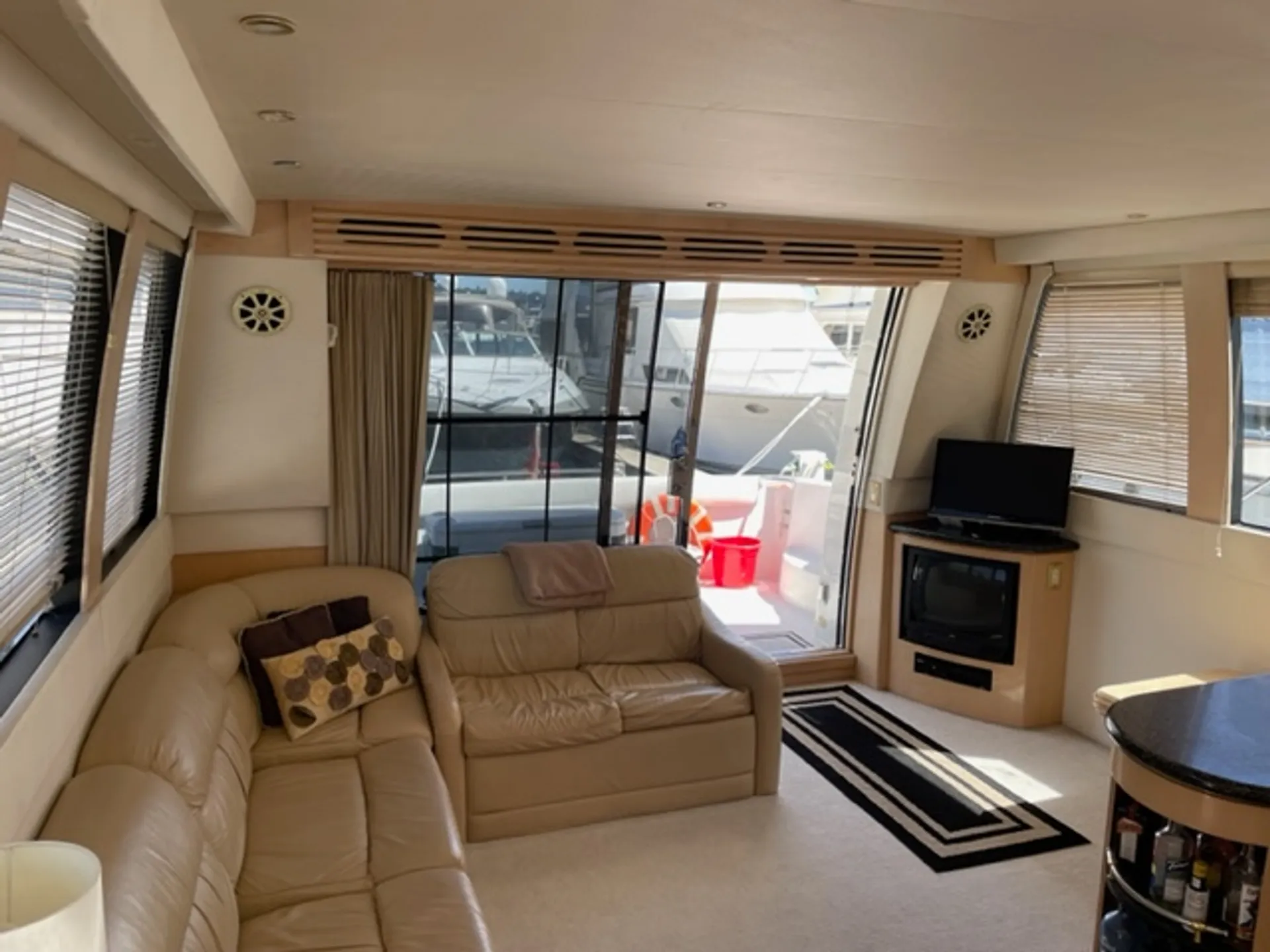 BEAUTIFUL SPACIOUS LUXURY YACHT  