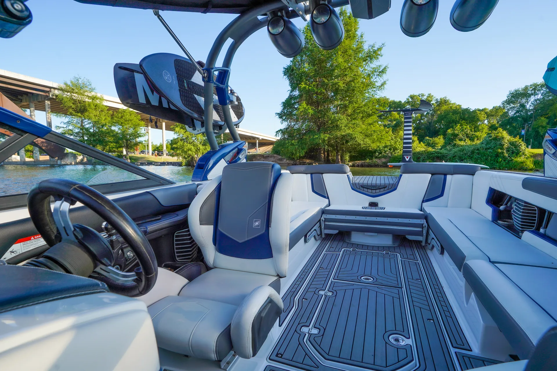 #1 Wake Surfing and Wakeboarding for Lake Austin or Travis - 14 ppl!