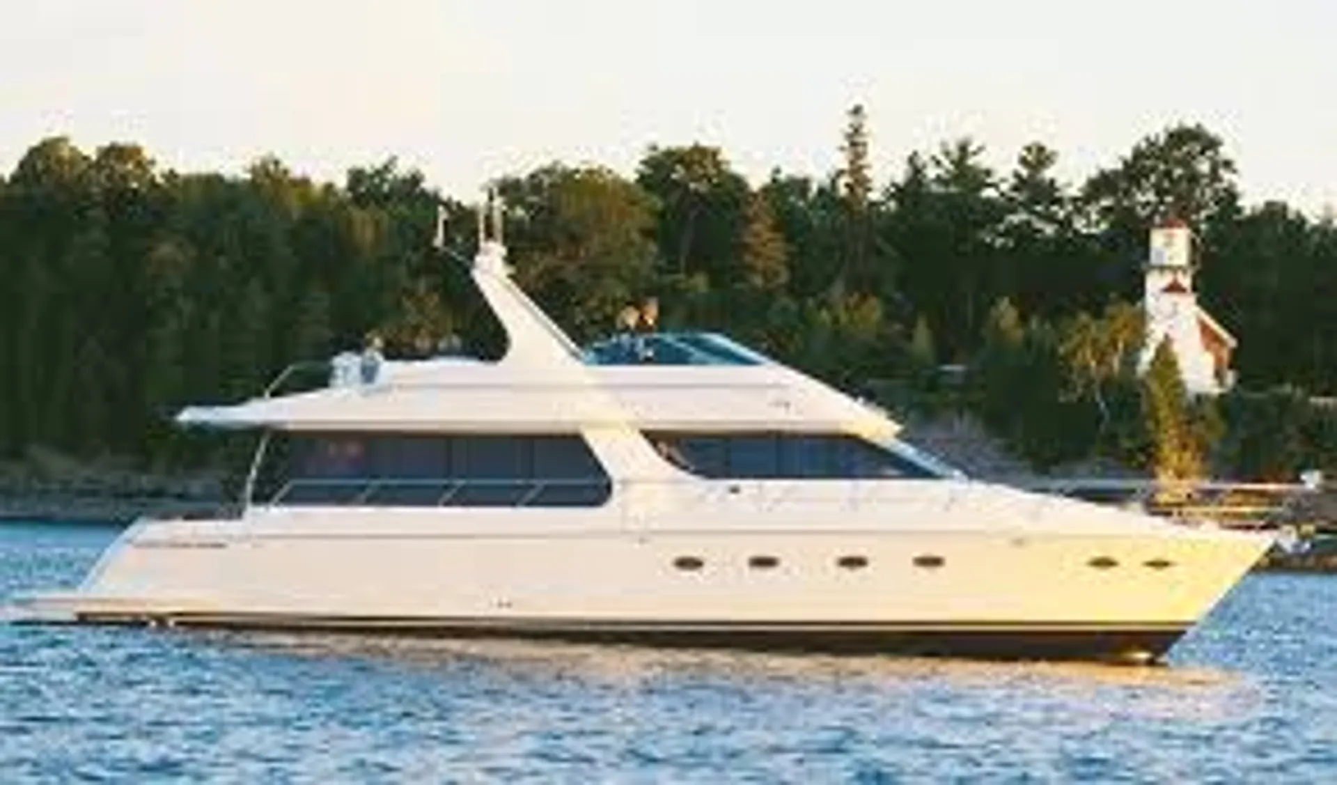 BEAUTIFUL SPACIOUS LUXURY YACHT  