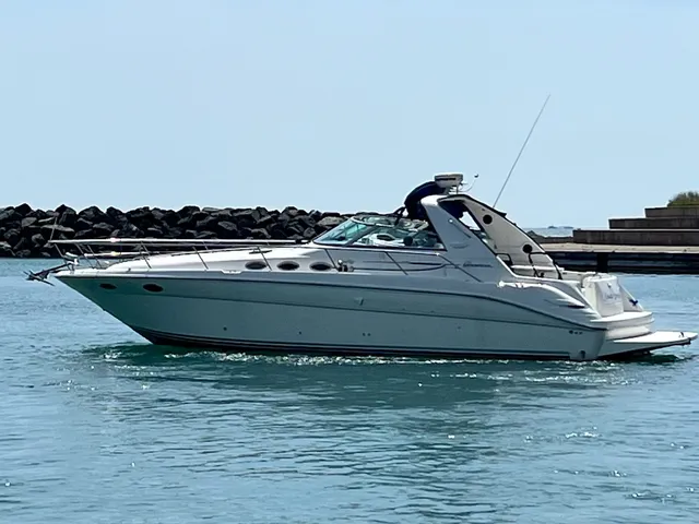 Rent a Sea Ray Boats motor yacht in Chicago, IL near me