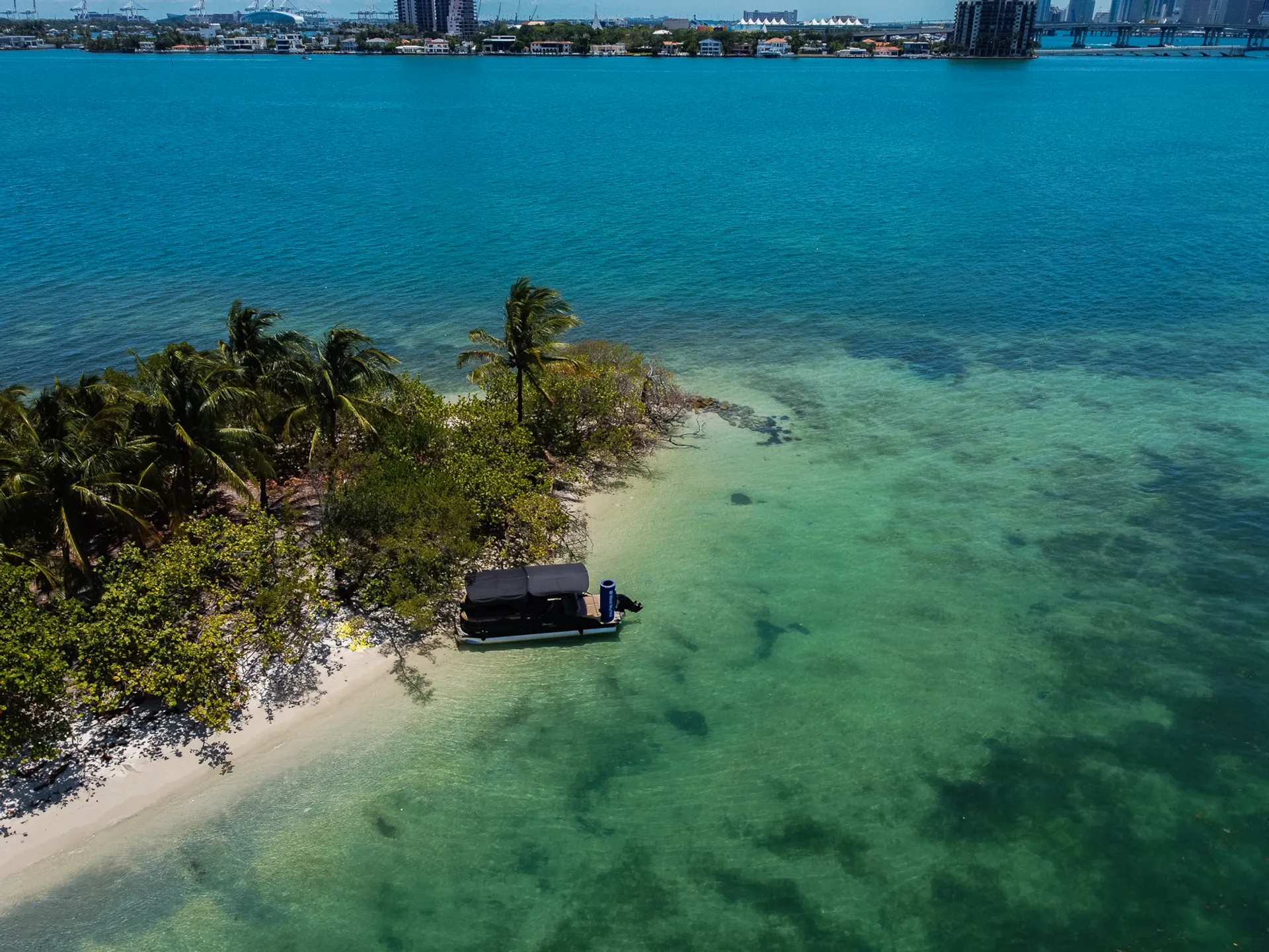 Luxury Pontoon with Upgraded Sound System ! Big Parties Welcome!