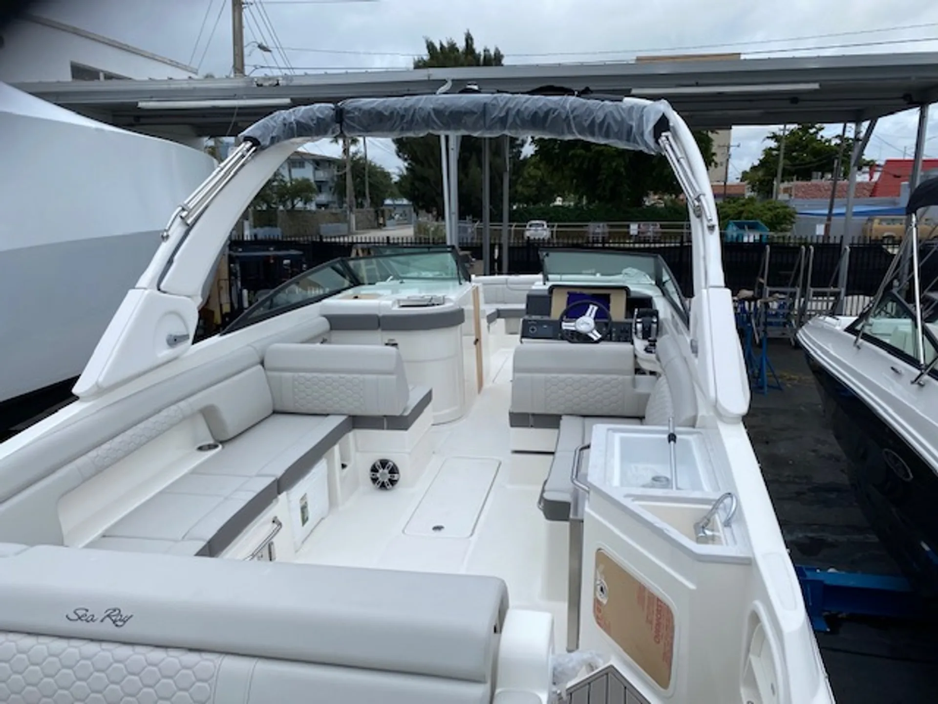 SEA RAY BOATS SDX 290 OB in North Miami, FL — photo 3