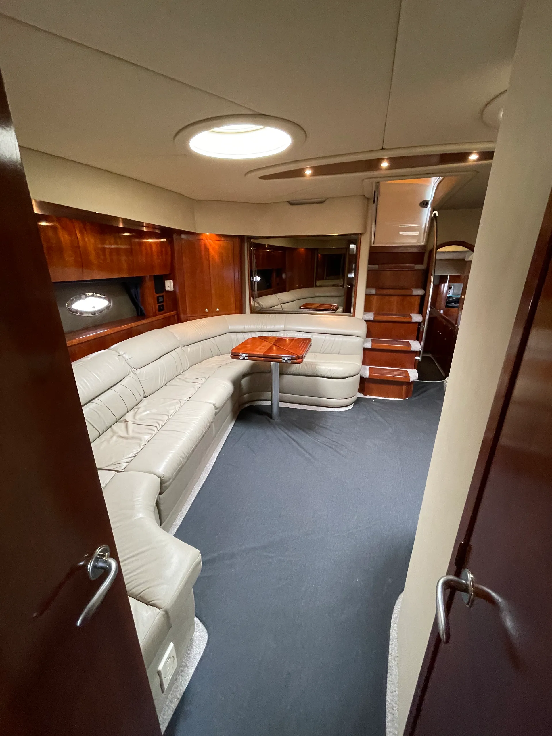 52' Luxury Cruisers Yacht