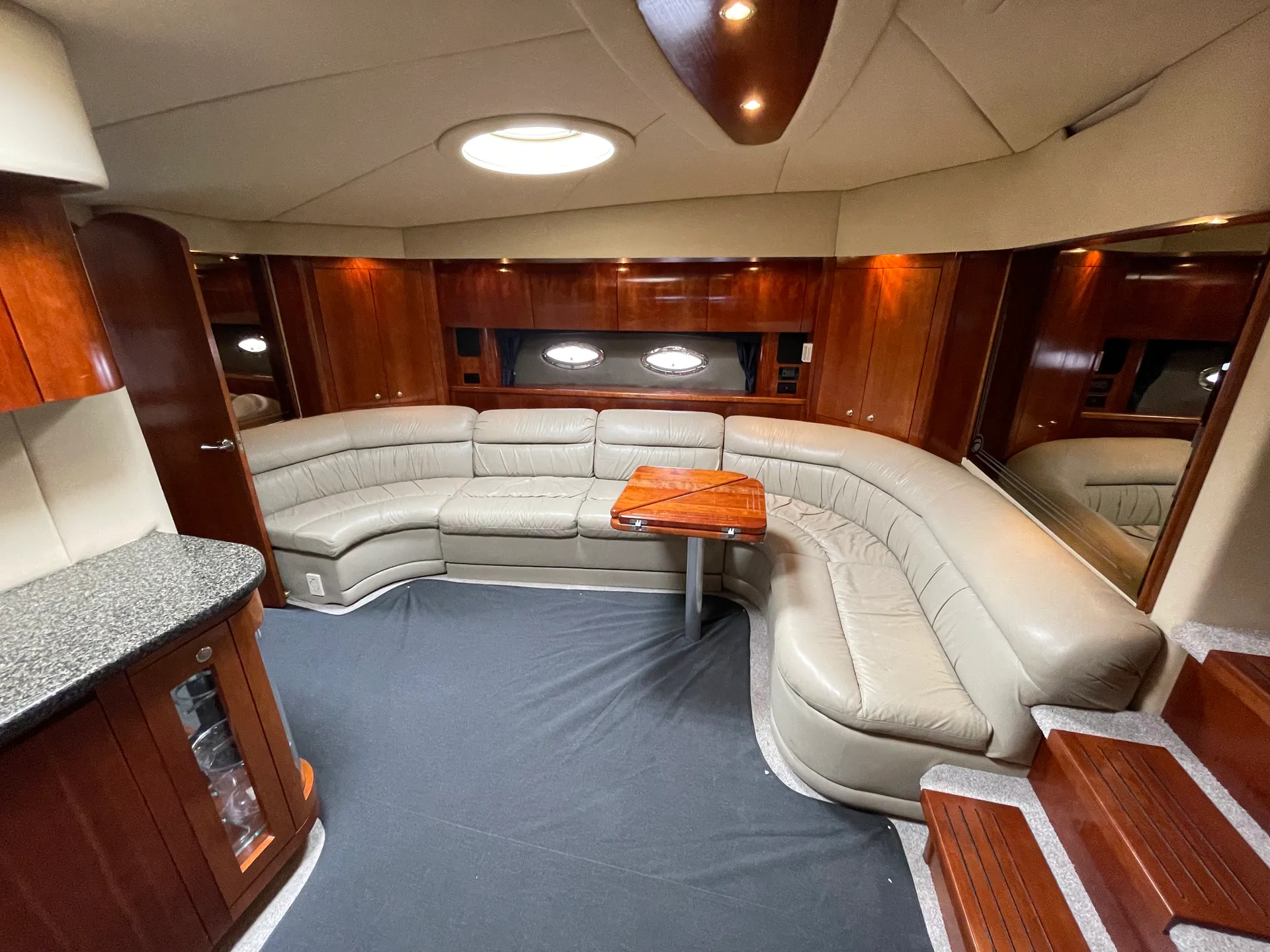 52' Luxury Cruisers Yacht