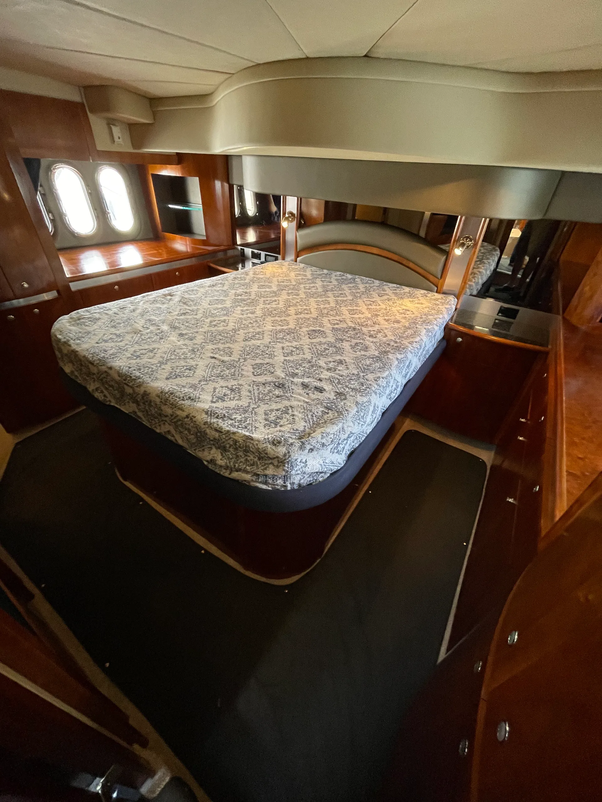 52' Luxury Cruisers Yacht