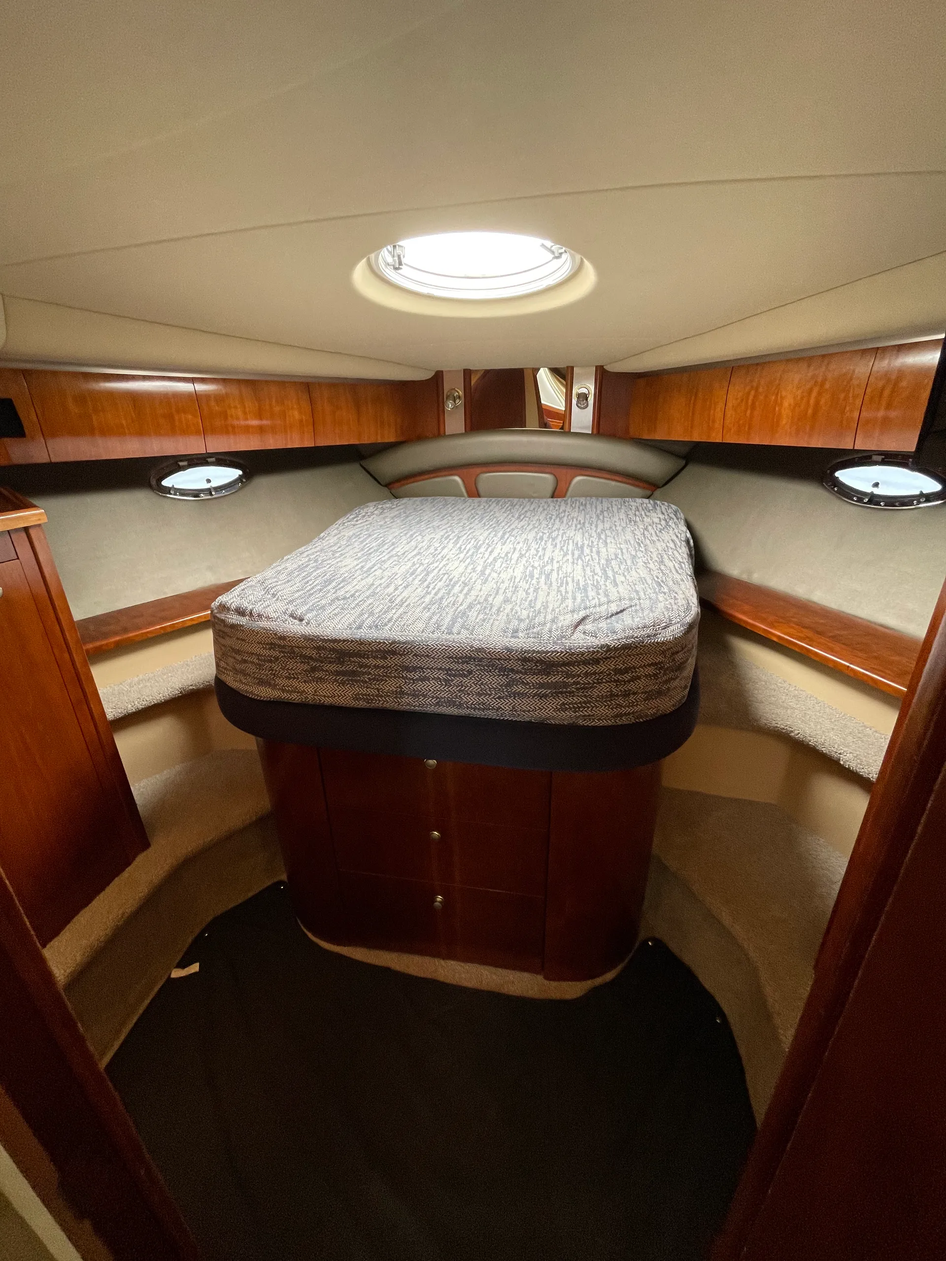 52' Luxury Cruisers Yacht