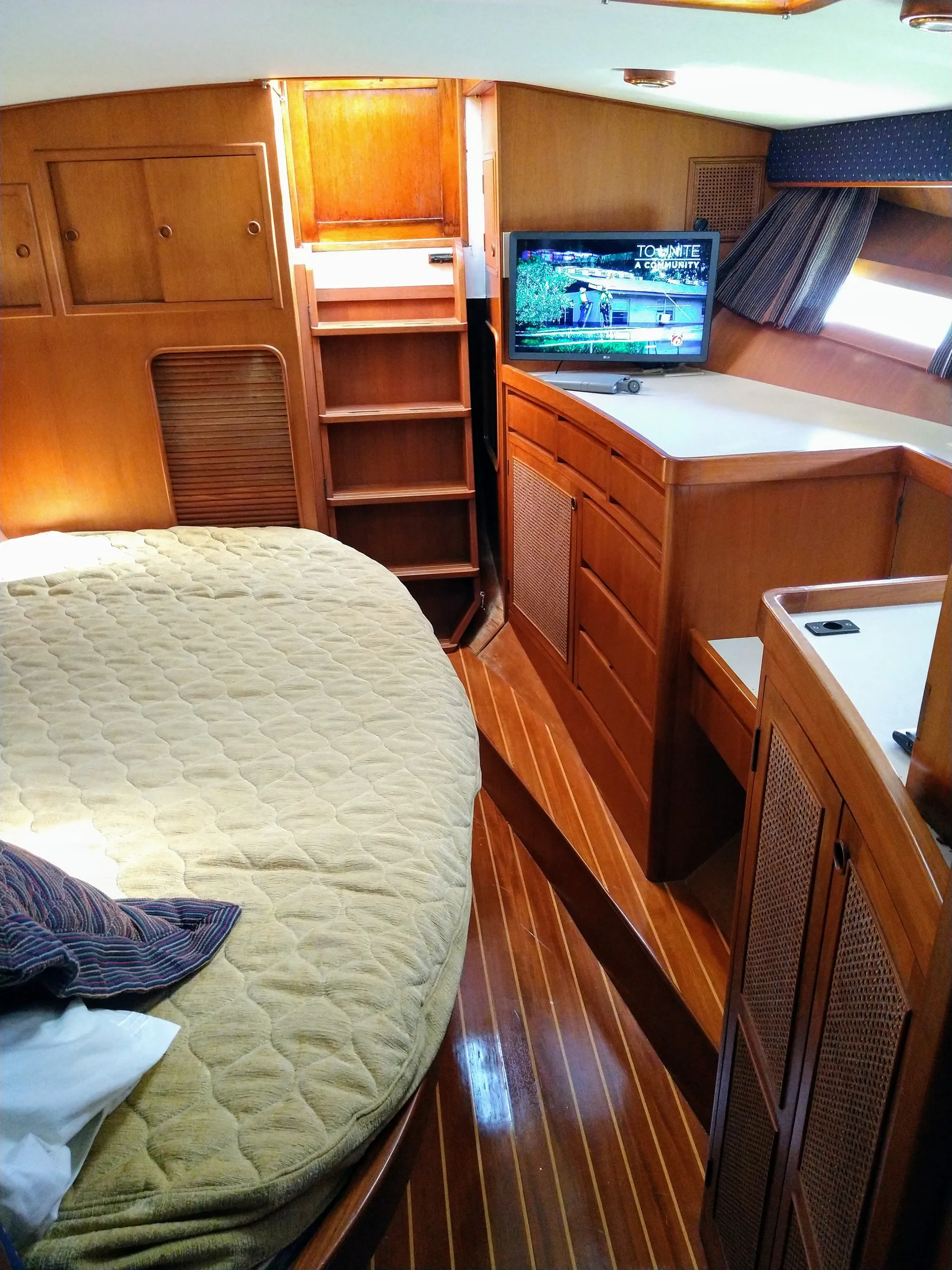 Cruise on a Custom luxury yacht