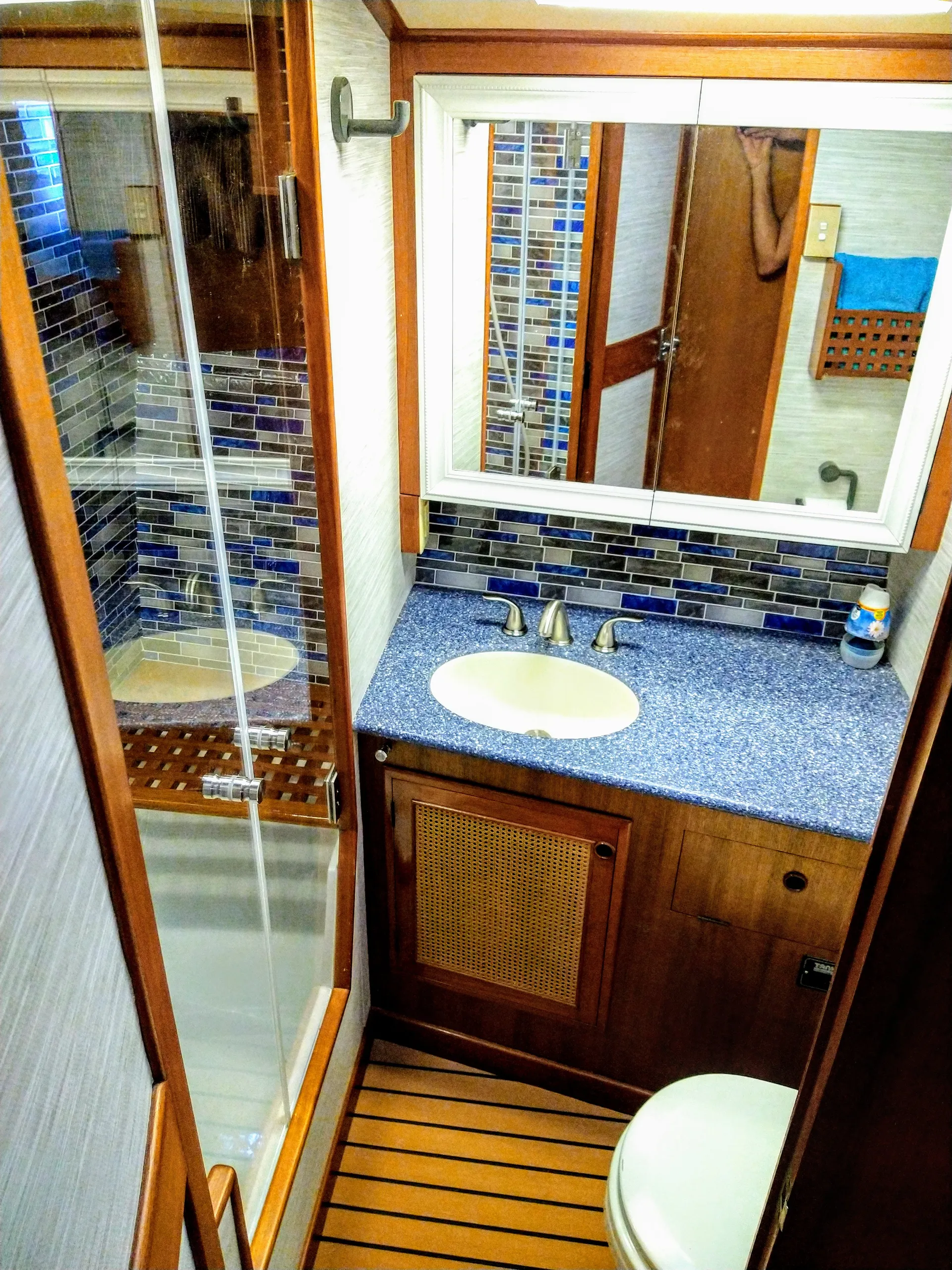 Cruise on a Custom luxury yacht