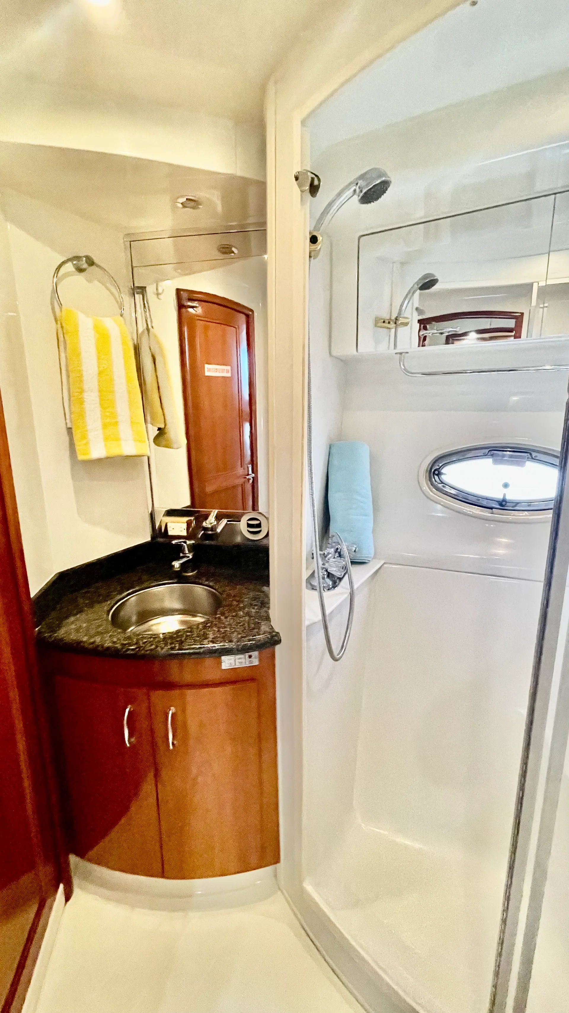 48' Luxury Carver Flybridge Yacht *NO ADDED FEES*