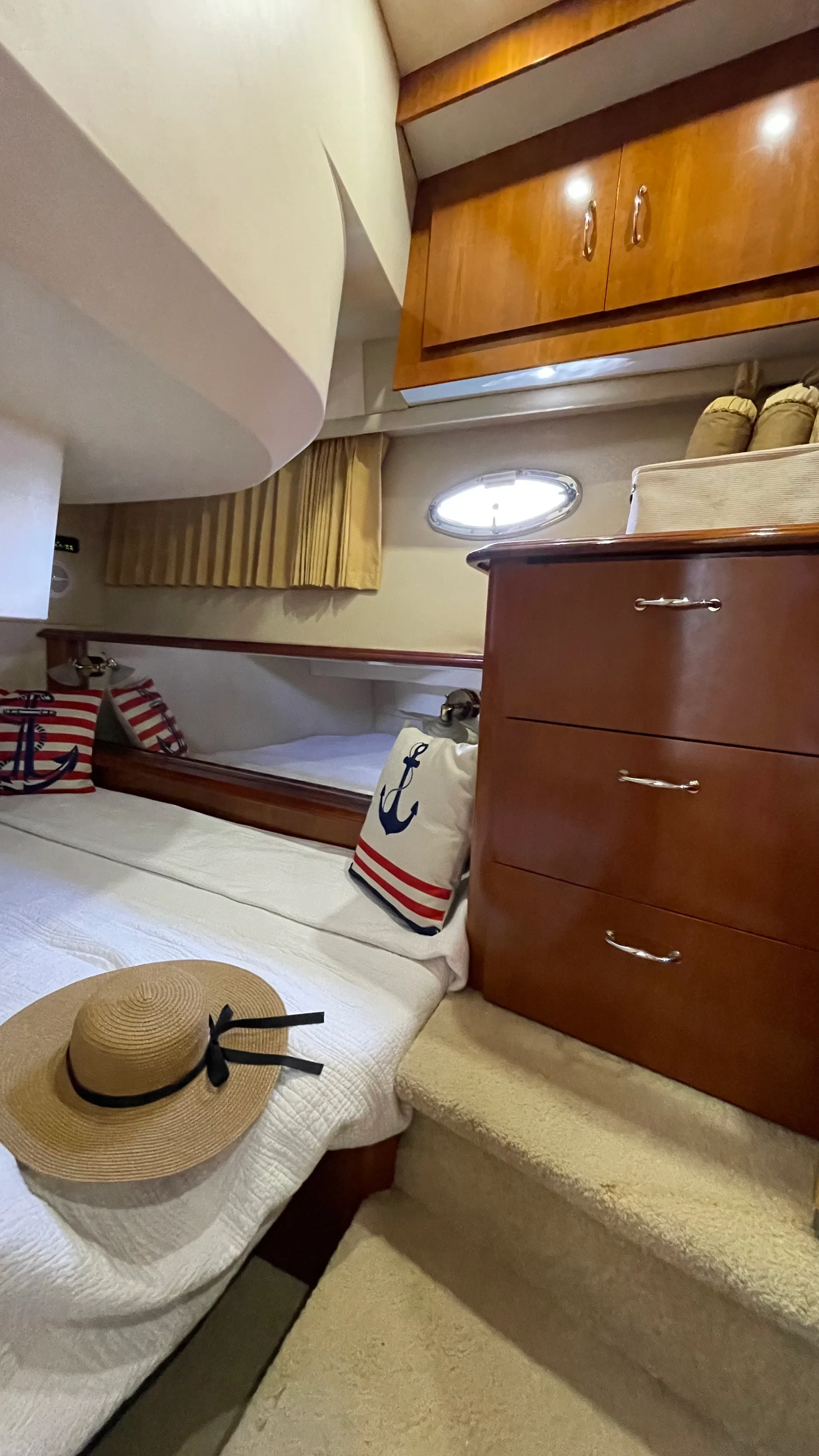 48' Luxury Carver Flybridge Yacht *NO ADDED FEES*