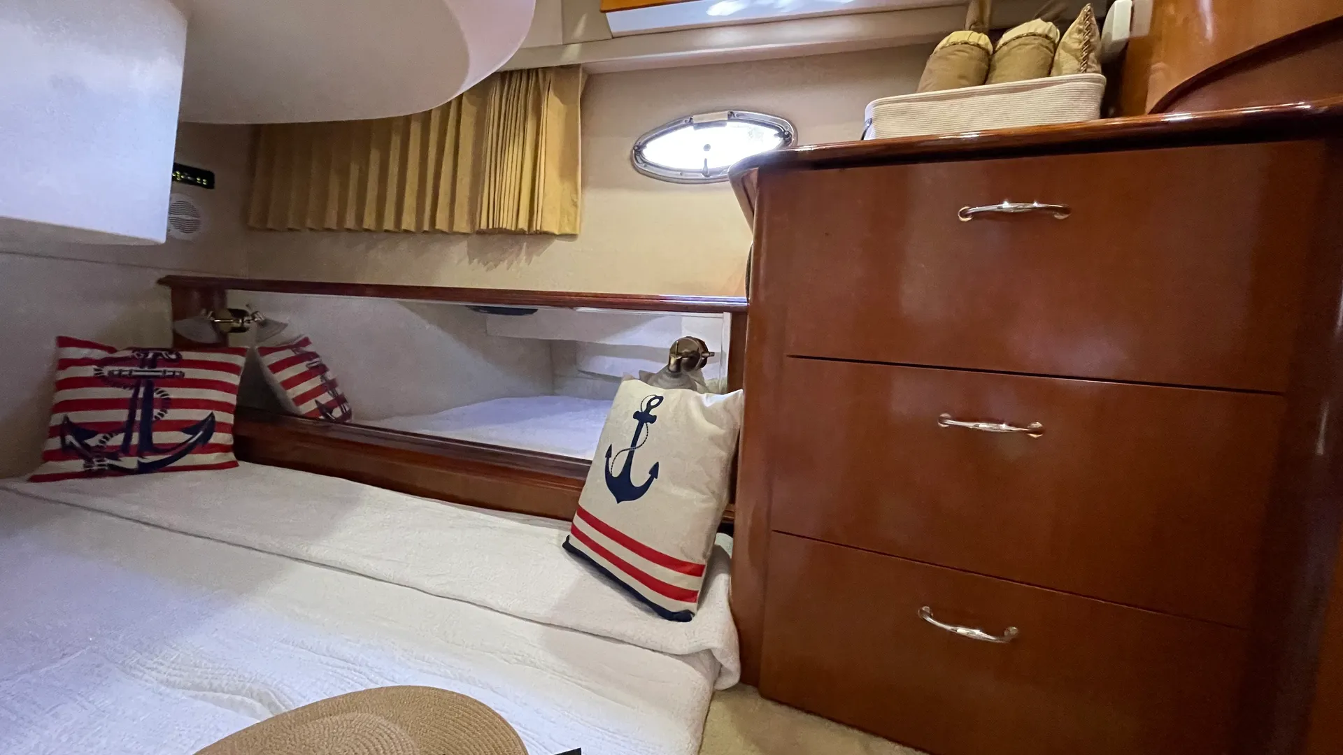 48' Luxury Carver Flybridge Yacht *NO ADDED FEES*