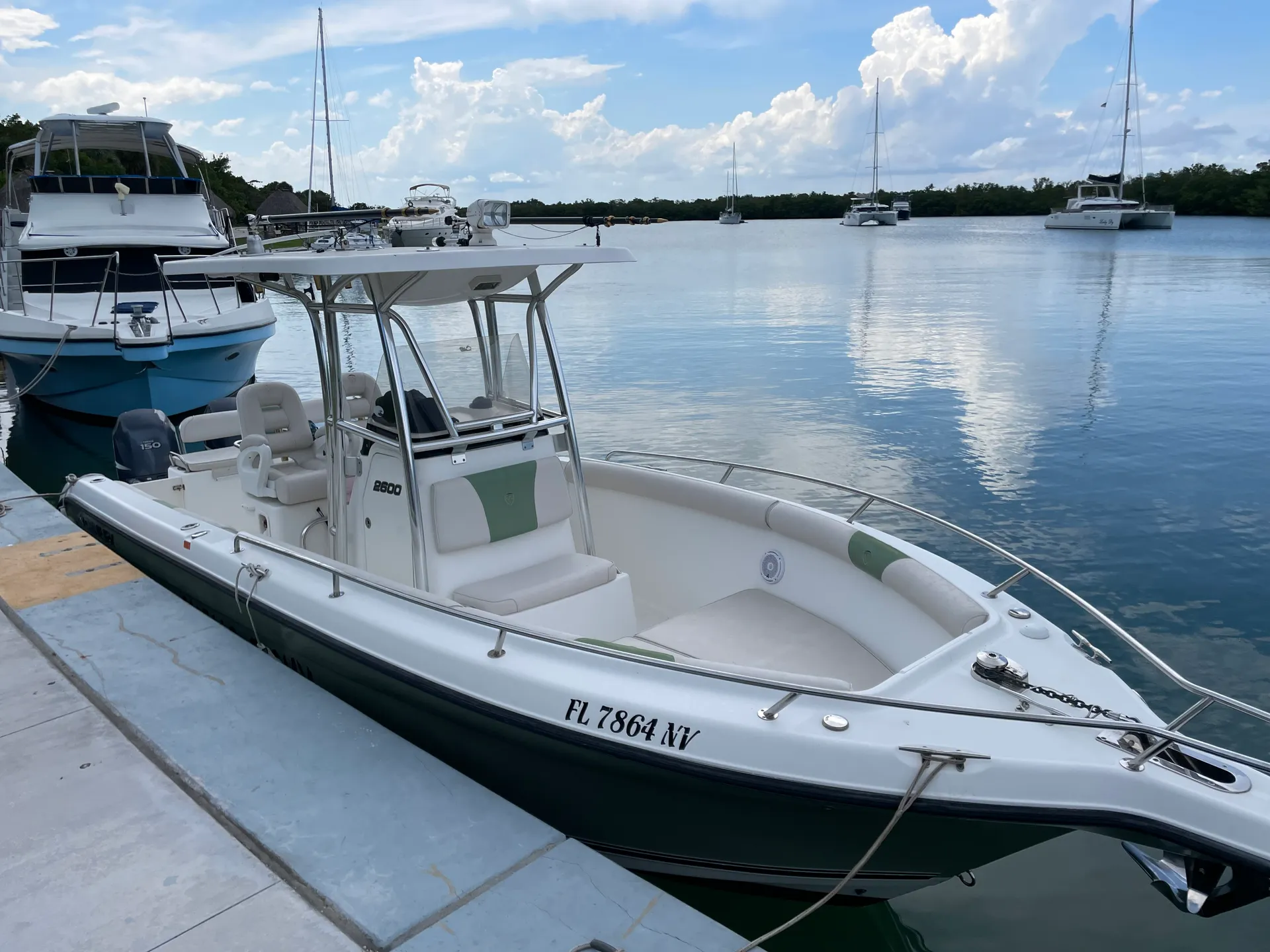 Century Boats 2600 CC w/2-F200 Yamaha in Miami, FL — photo 10