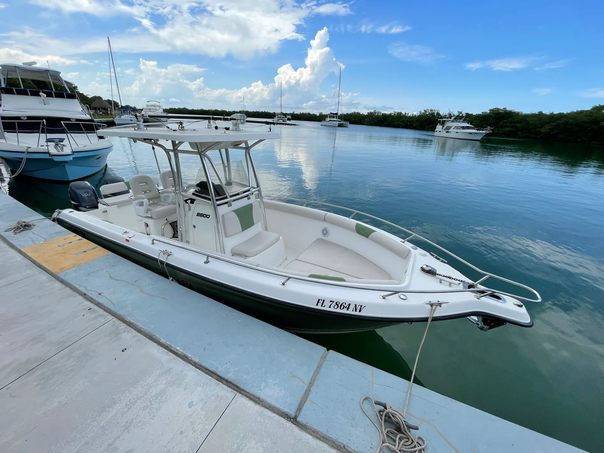 Century Boats 2600 CC w/2-F200 Yamaha in Miami, FL — photo 8