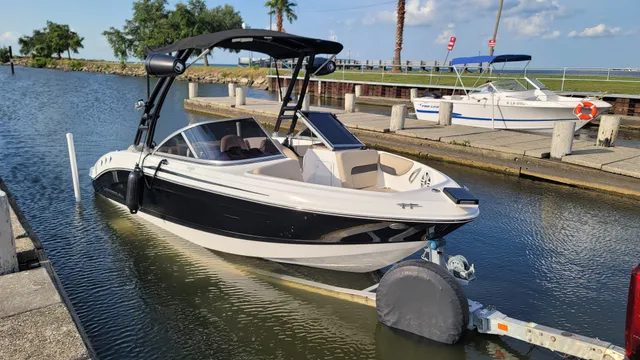 Rent a Chaparral Boats ski and wakeboard in Kenner, LA near me