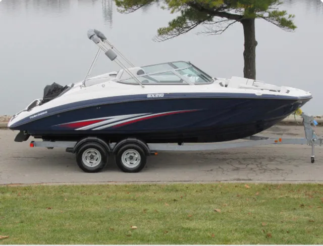 Rent a Yamaha jet boat in Bloomington, IN near me