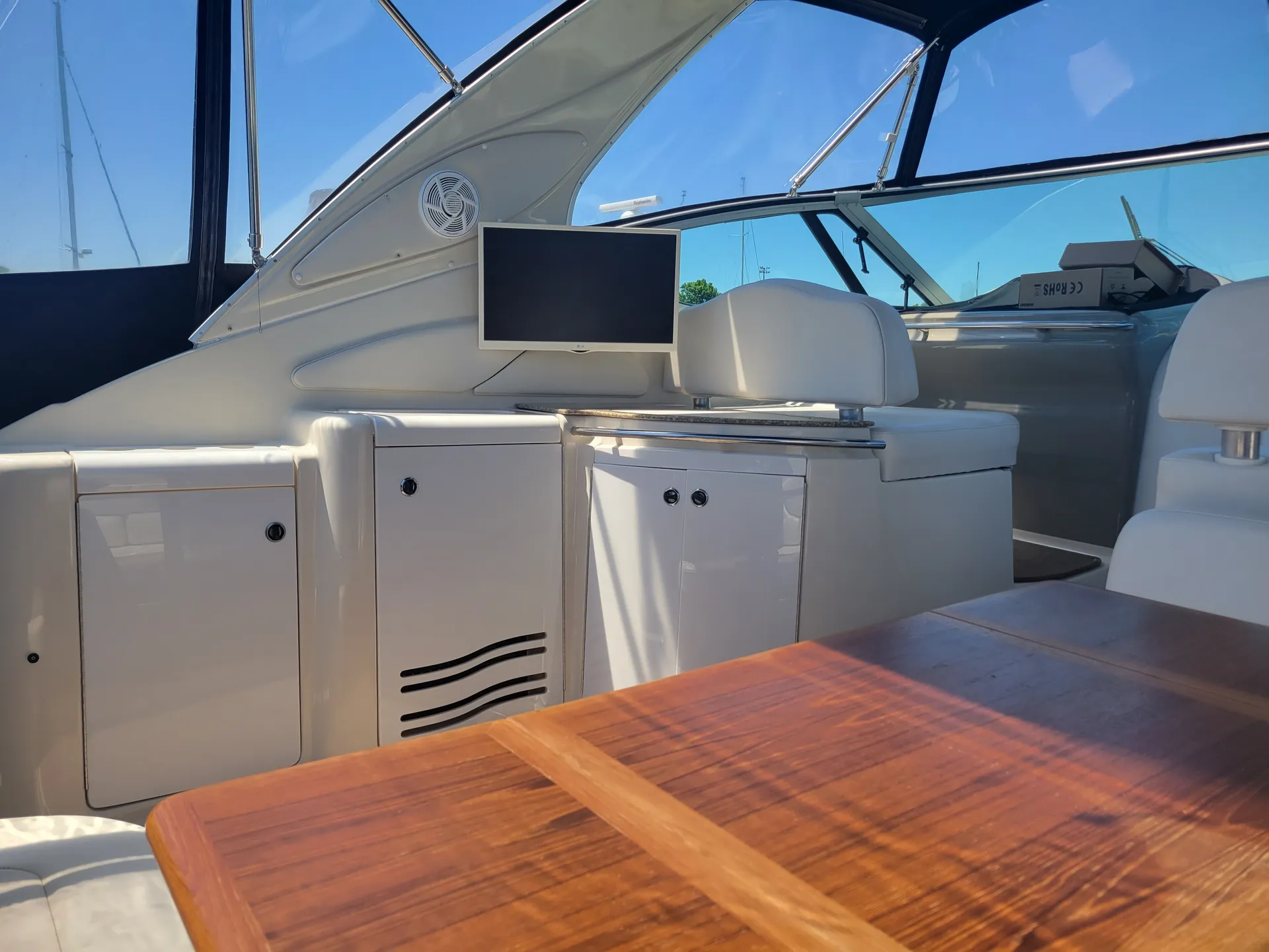 Play Pen Cruise - 40 foot Maxum Yacht - Discounts Available