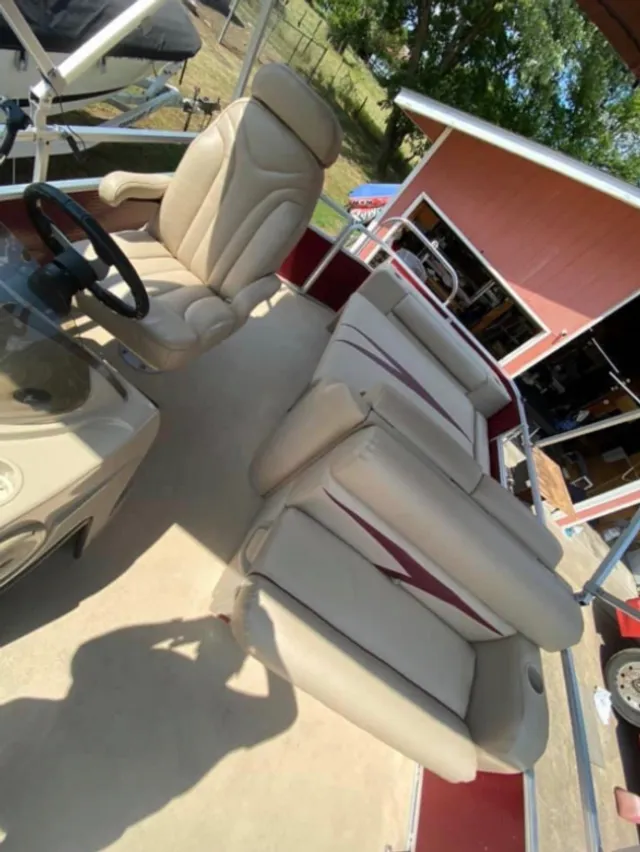 Rent a Harris FloteBote pontoon in Vinita, OK near me