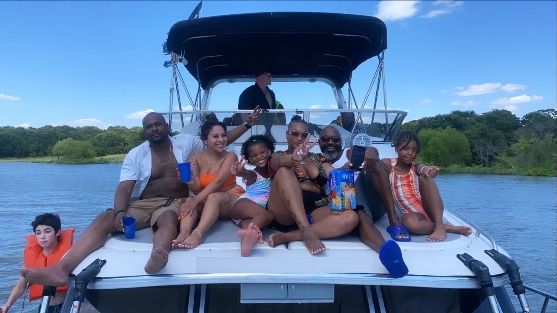 2ND LARGEST LUXURY YACHT RENTAL ON LAKE LEWISVILLE