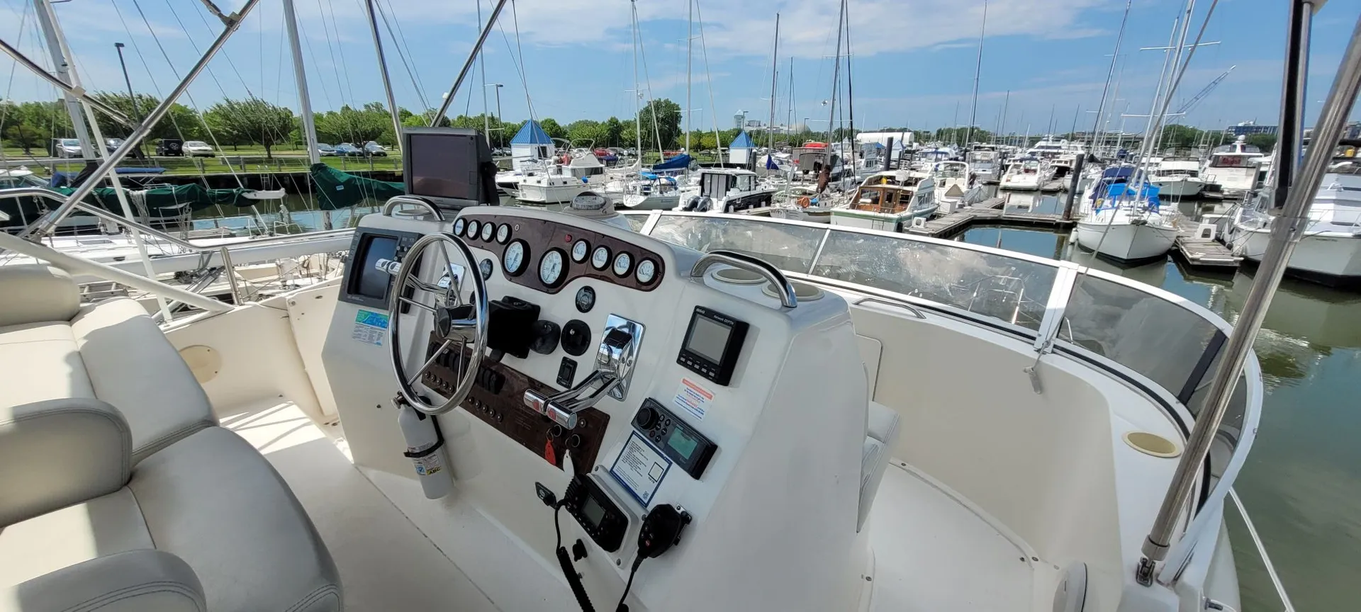 Silverton Marine 392 Motor Yacht in Jersey City, NJ — photo 7