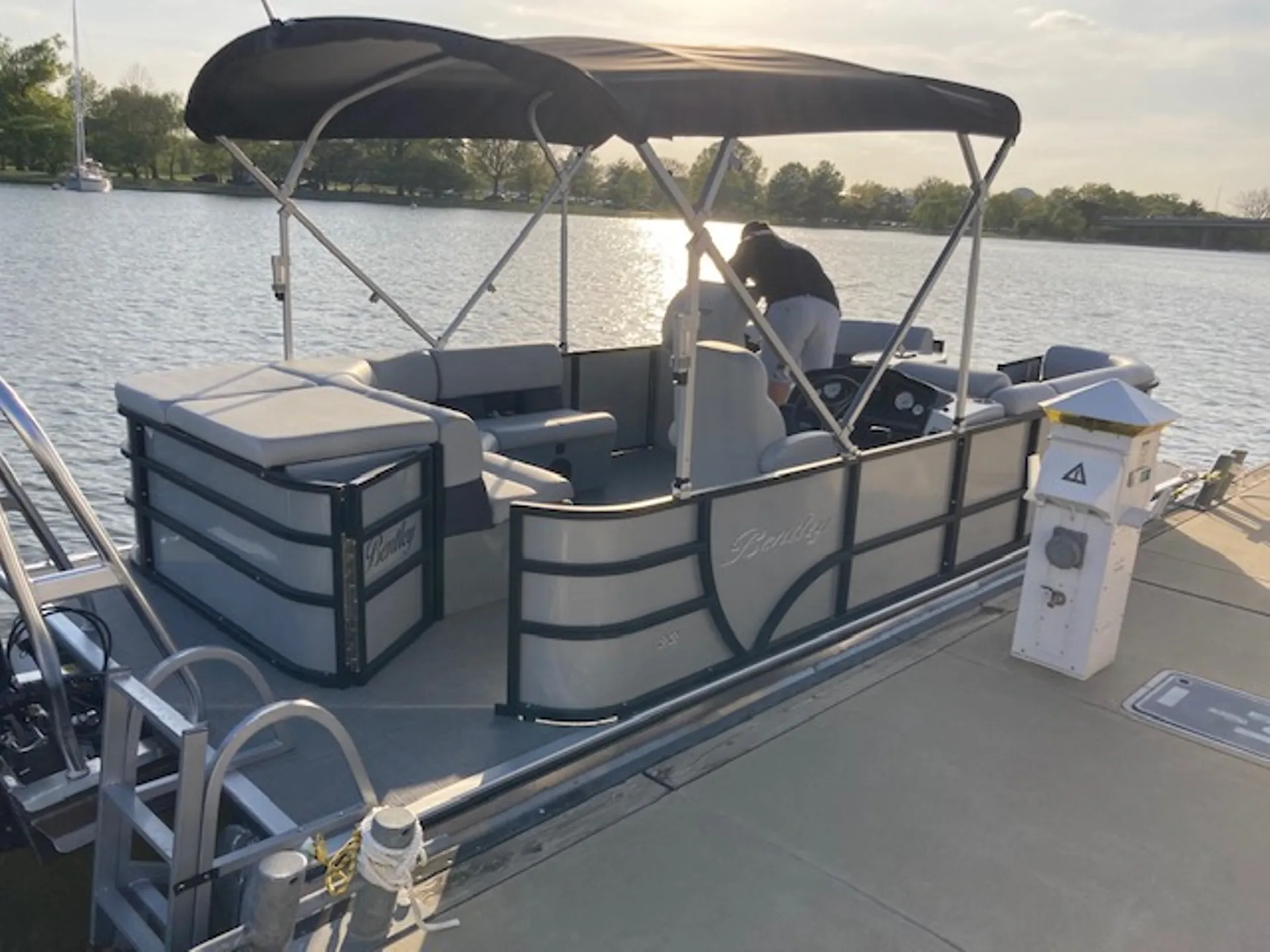 ENCORE BENTLEY BENTLEY ENCORE 220 CRUISE in Alexandria, VA — photo 4