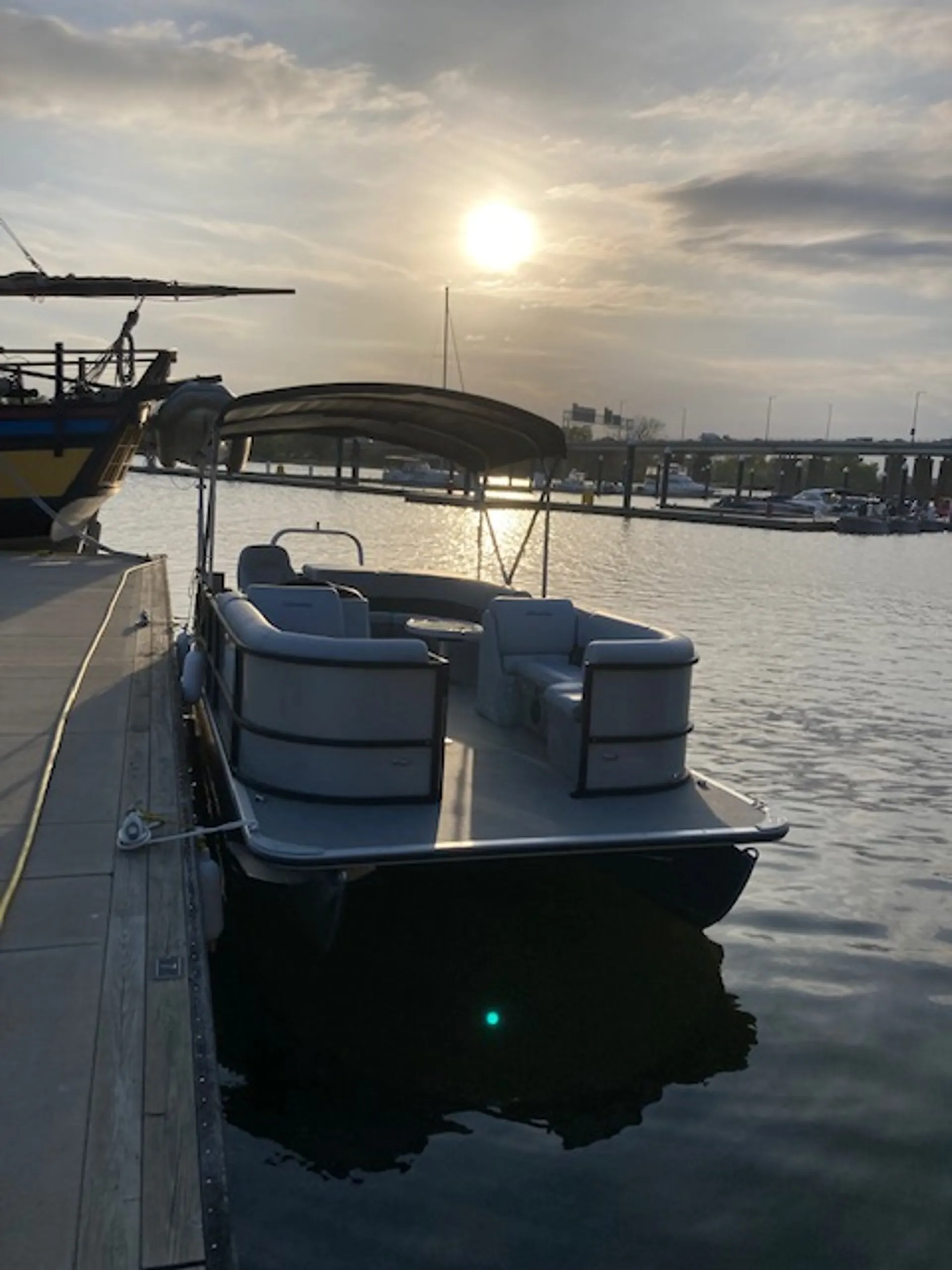 ENCORE BENTLEY BENTLEY ENCORE 220 CRUISE in Alexandria, VA — photo 2