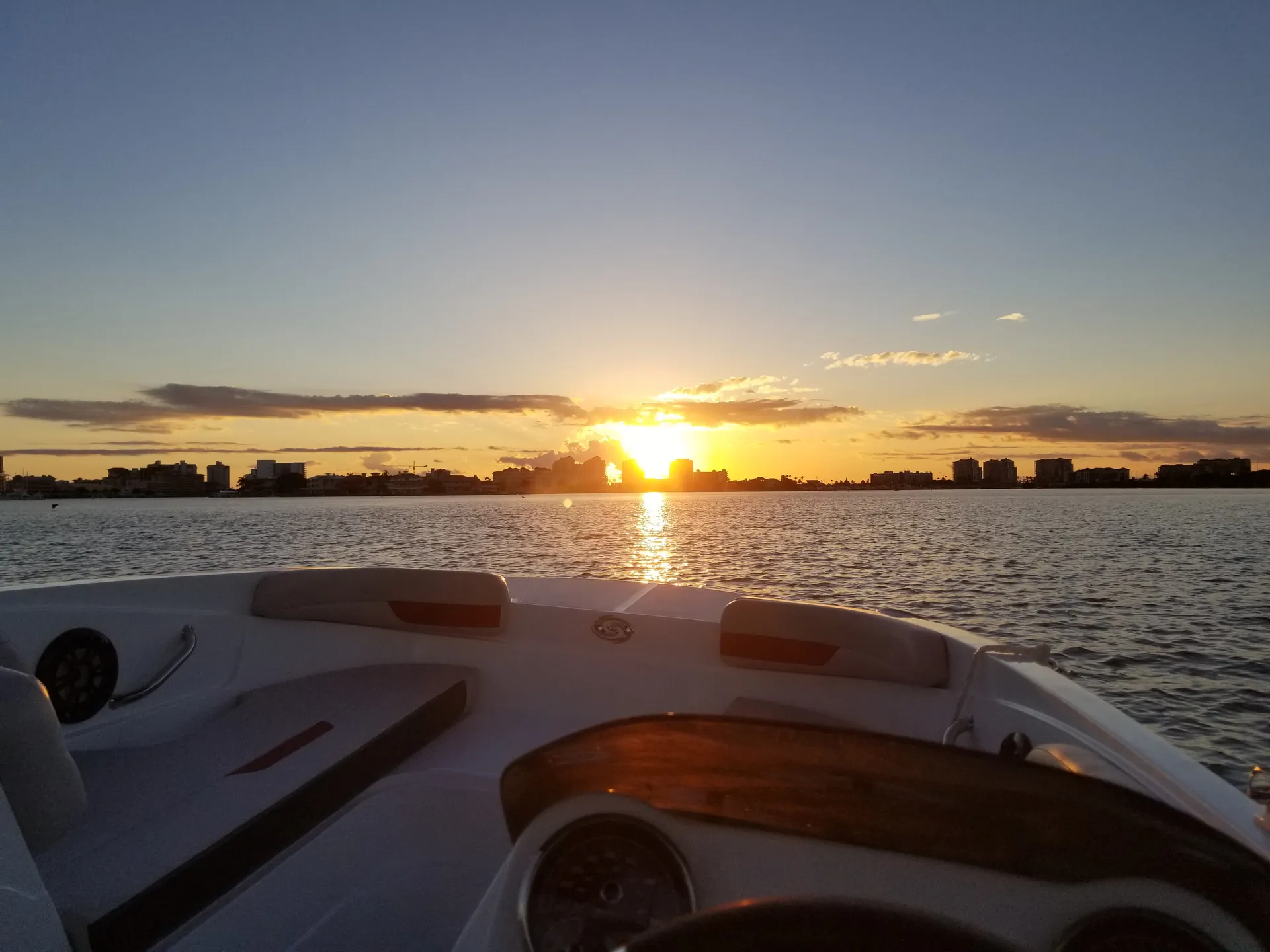 2022 Hurricane deck boat perfect  for the family.
