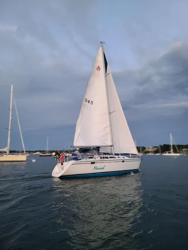 Rent a Catalina cruiser in Newport, RI near me