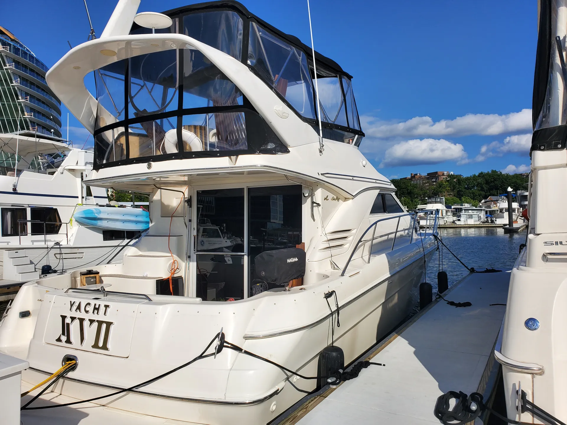 Sea Ray Boats 550 Sedan Bridge in Washington, DC — photo 3