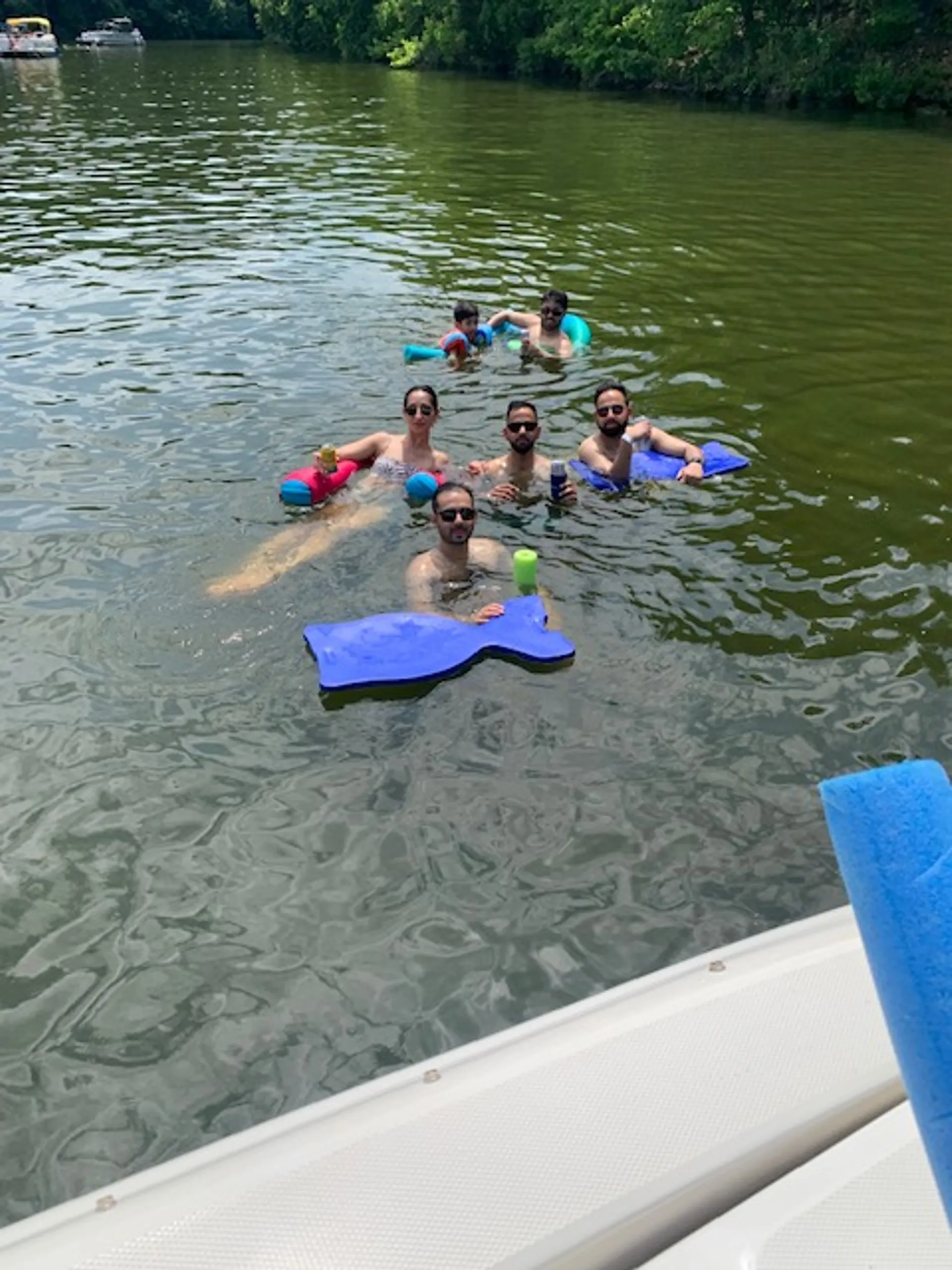 USCG Captained - 29' Sea Ray - All-Inclusive pricing.