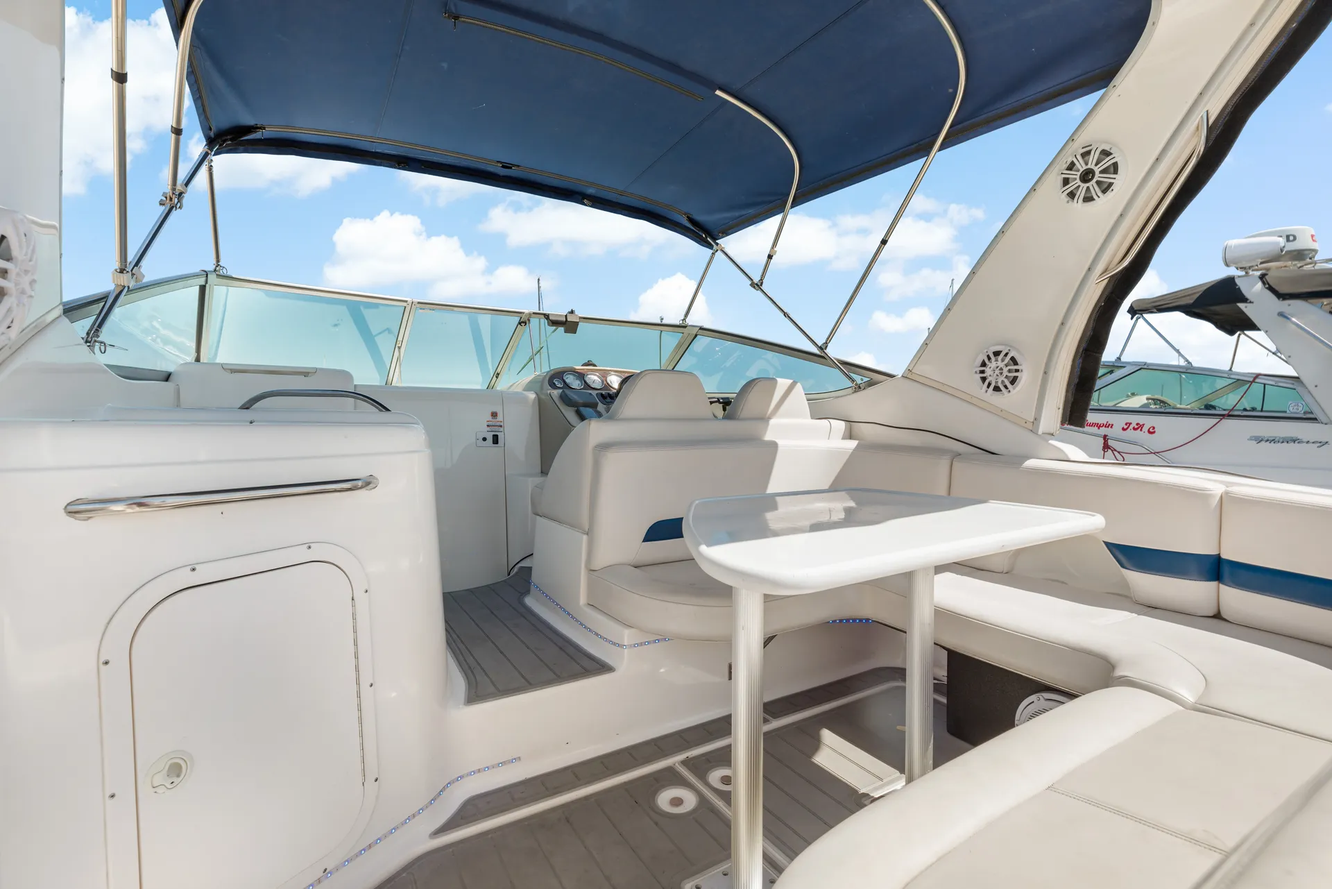 31ft Chaparral Yacht – Elegant Lake Michigan Luxury Cruise Chicago  