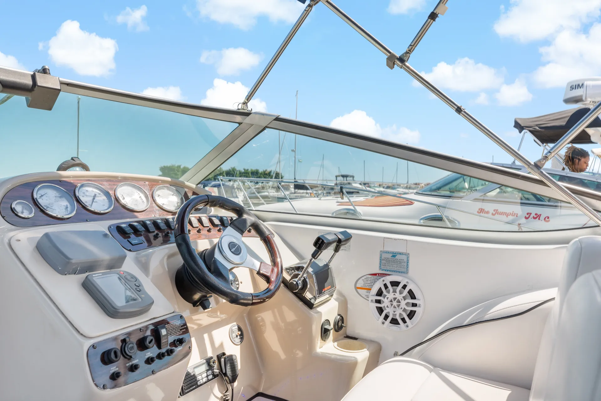31ft Chaparral Yacht – Elegant Lake Michigan Luxury Cruise Chicago  