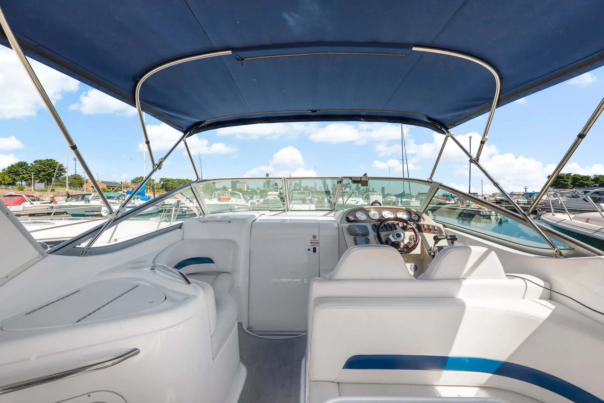 31ft Chaparral Yacht – Elegant Lake Michigan Luxury Cruise Chicago  
