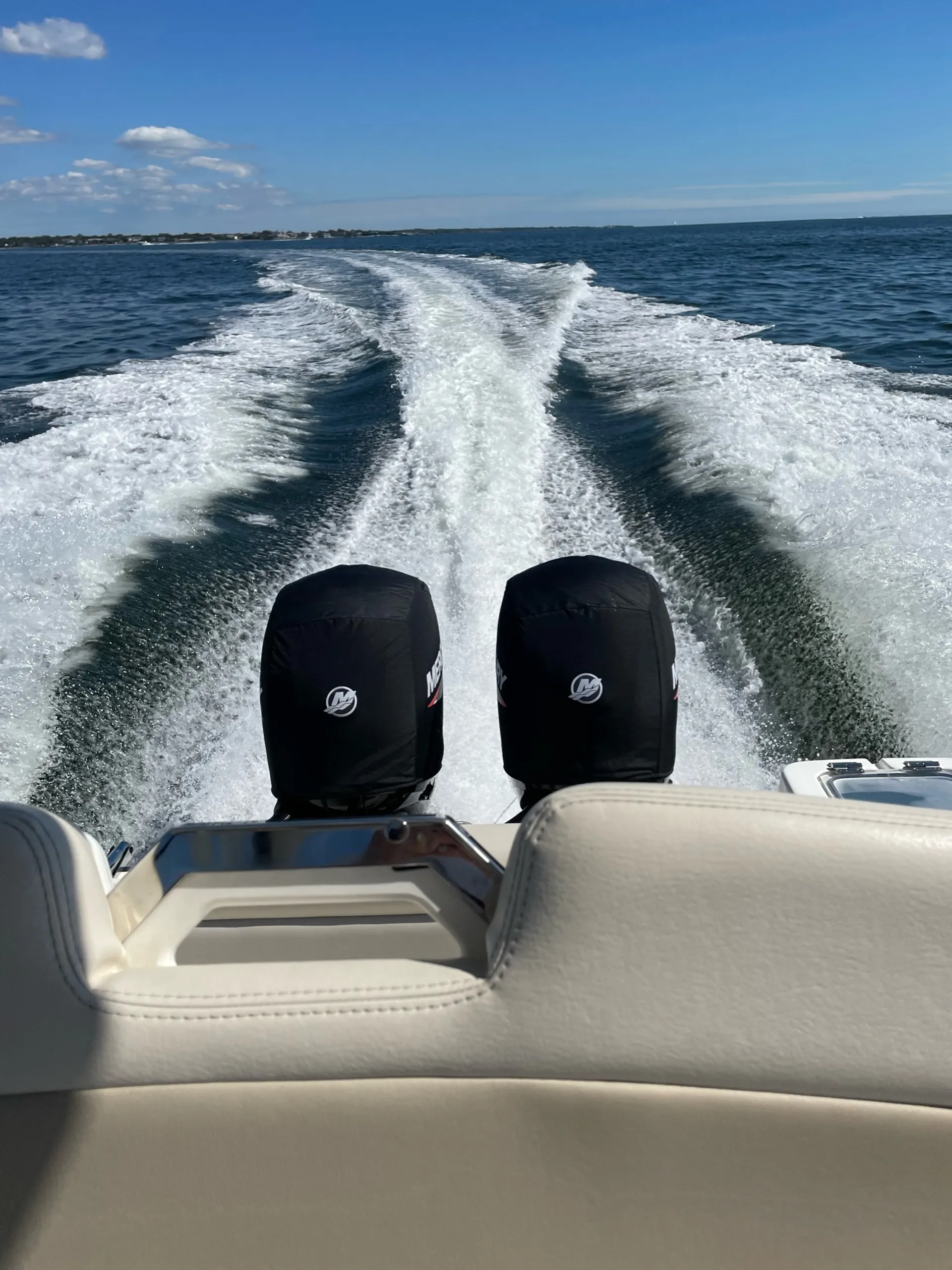 BOSTON WHALER 230 OUTRAGE in Bay Shore, NY — photo 9