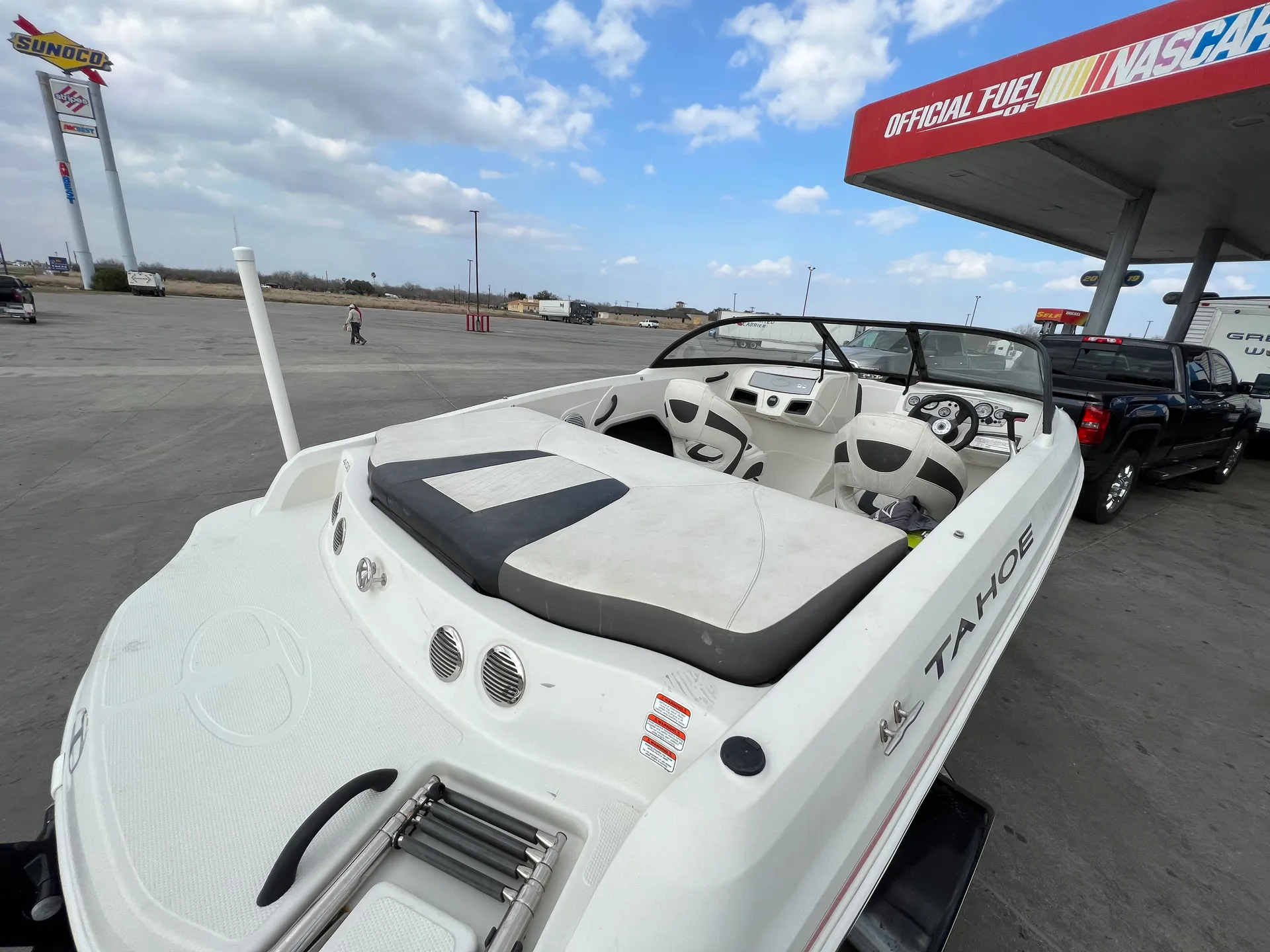 Tahoe by Tracker Marine 400 TS  in San Antonio, TX — photo 2