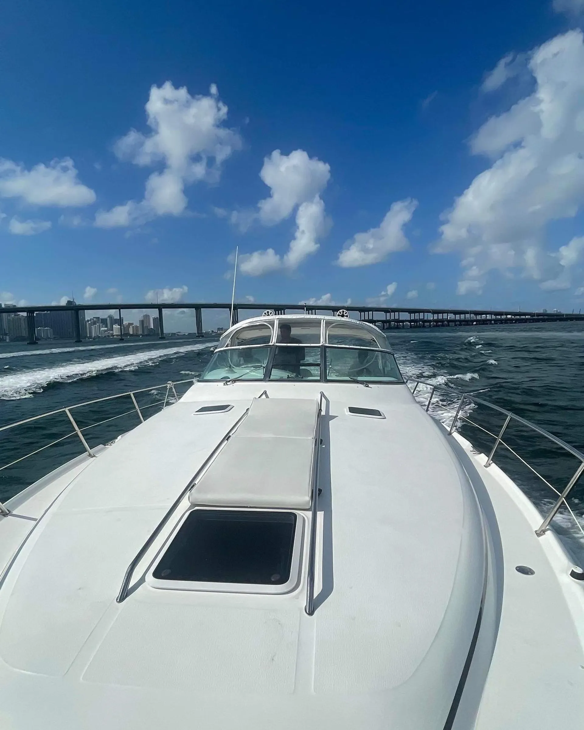 Sea Ray Boats 400 Sundancer in Fort Lauderdale, FL — photo 7