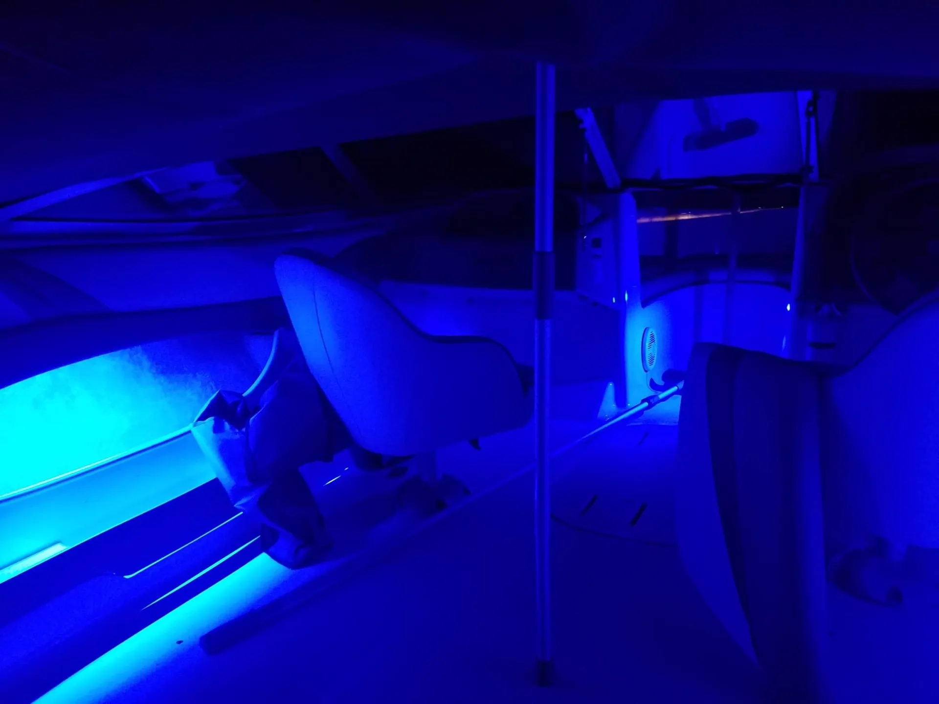 FOUR WINNS BOATS HORIZON RS W/TRAILER in Wolcott, CT — photo 3