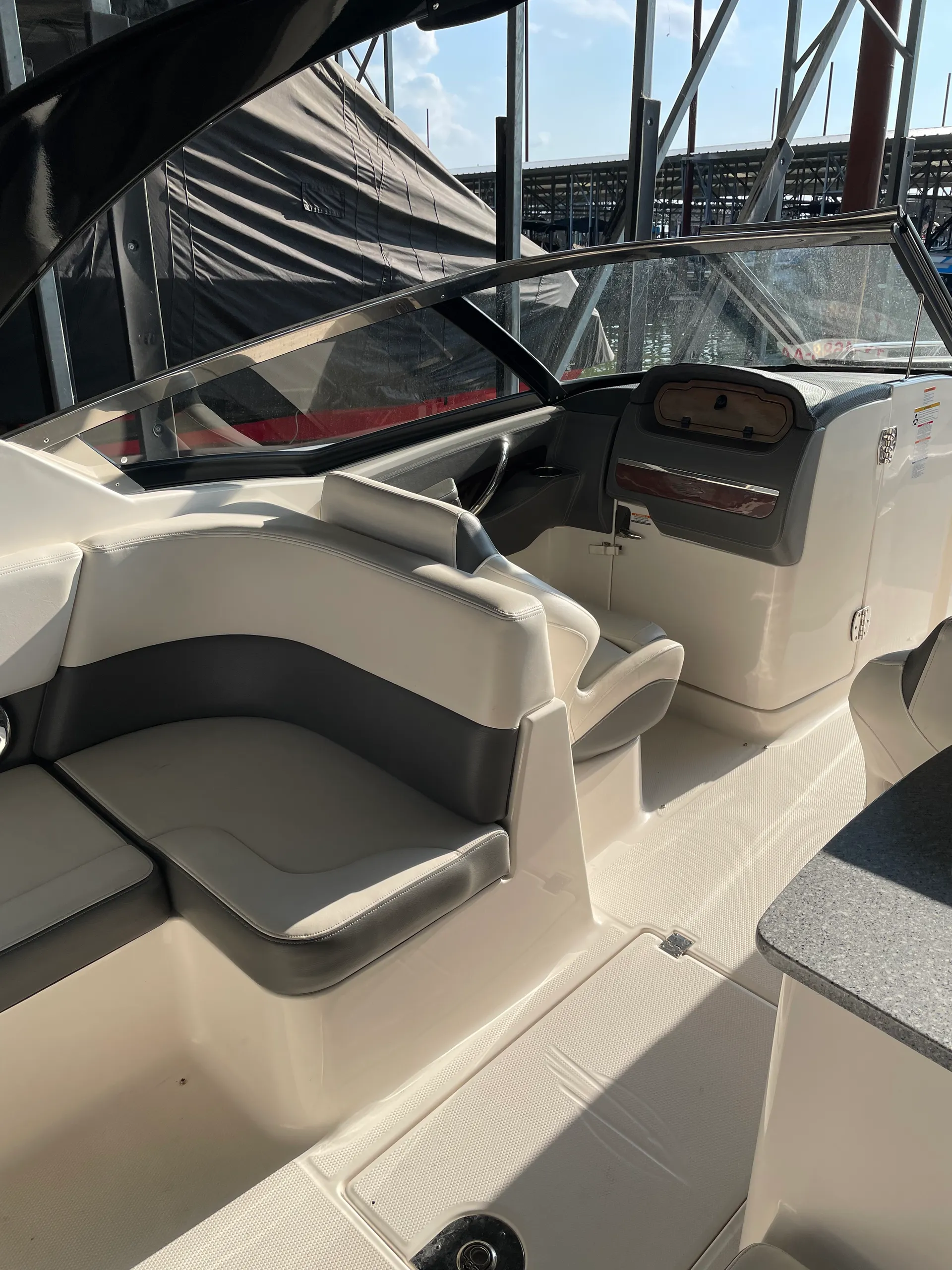 Chaparral Boats 327 SSX Axius in Edgewater, MD — photo 6