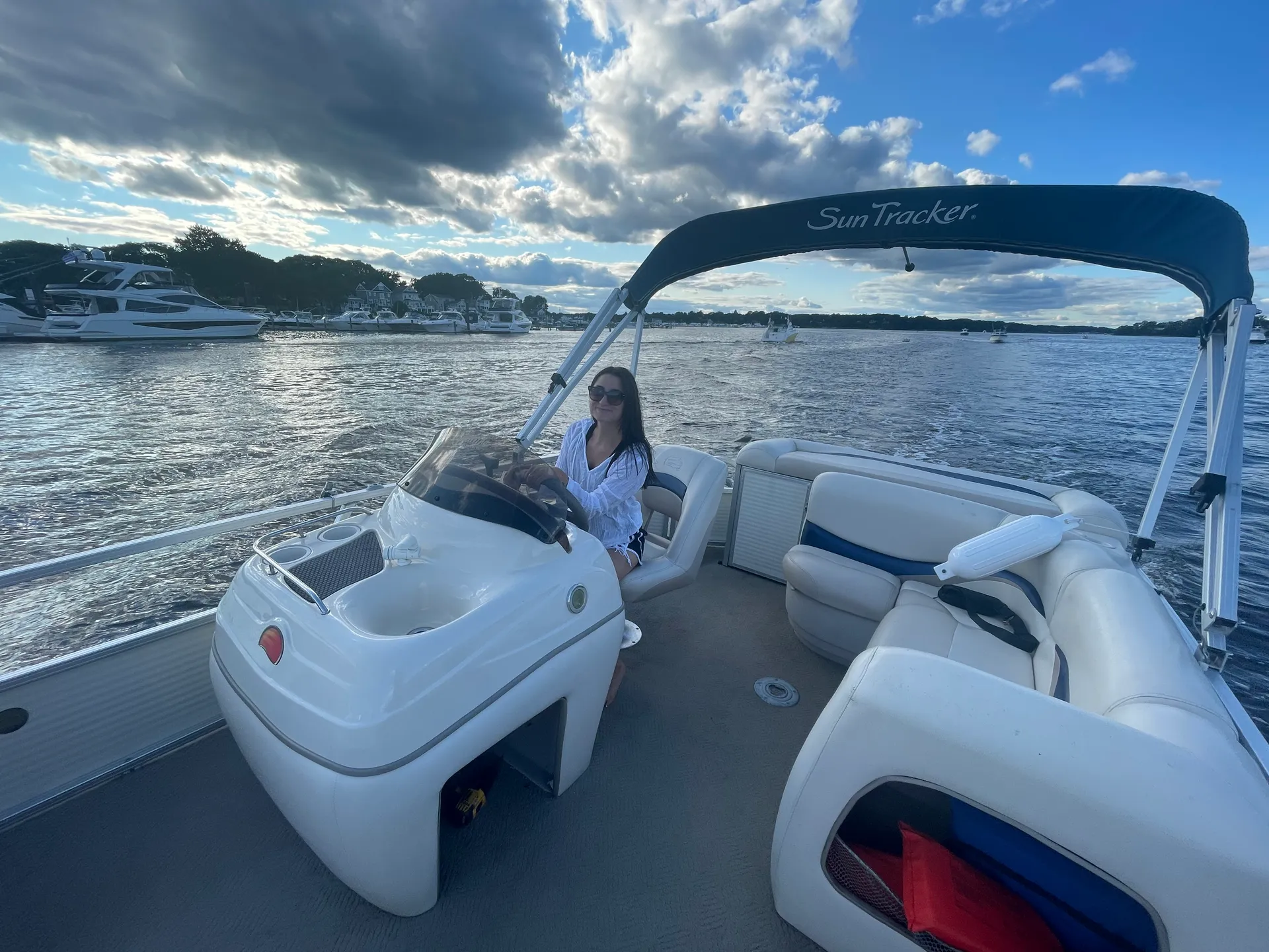 Sun Tracker by Tracker Marine Party Barge 21 Signature w/40ELPT 4-S in Brick Township, NJ — photo 9