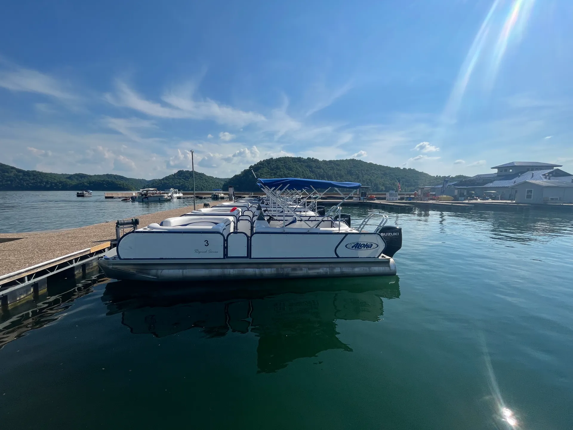 Aloha 25 Tritoon -  Extra Room for the Whole Family! Hurricane M