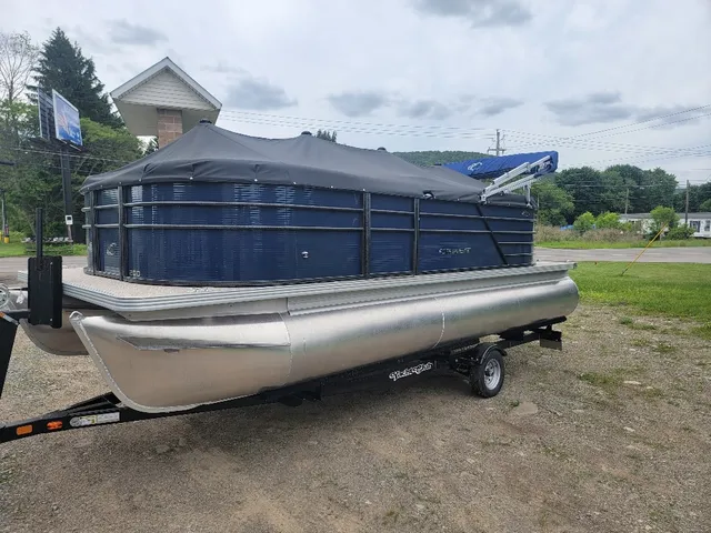Rent a CREST PONTOONS pontoon in Bath, NY near me