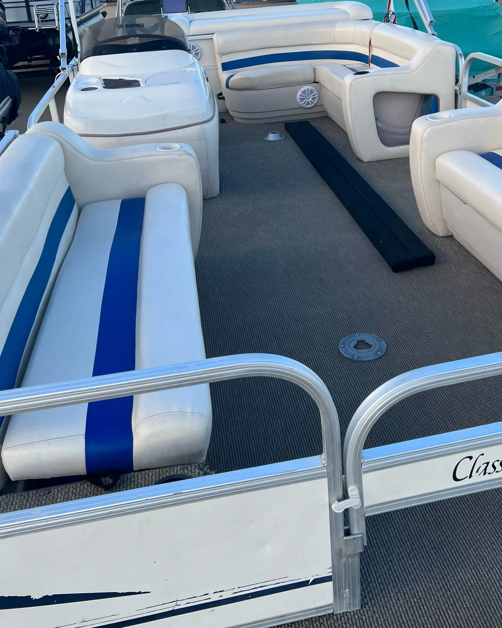 Sun Tracker by Tracker Marine Party Barge 24 Classic w/60ELPT 4-S in Glendale, AZ — photo 7