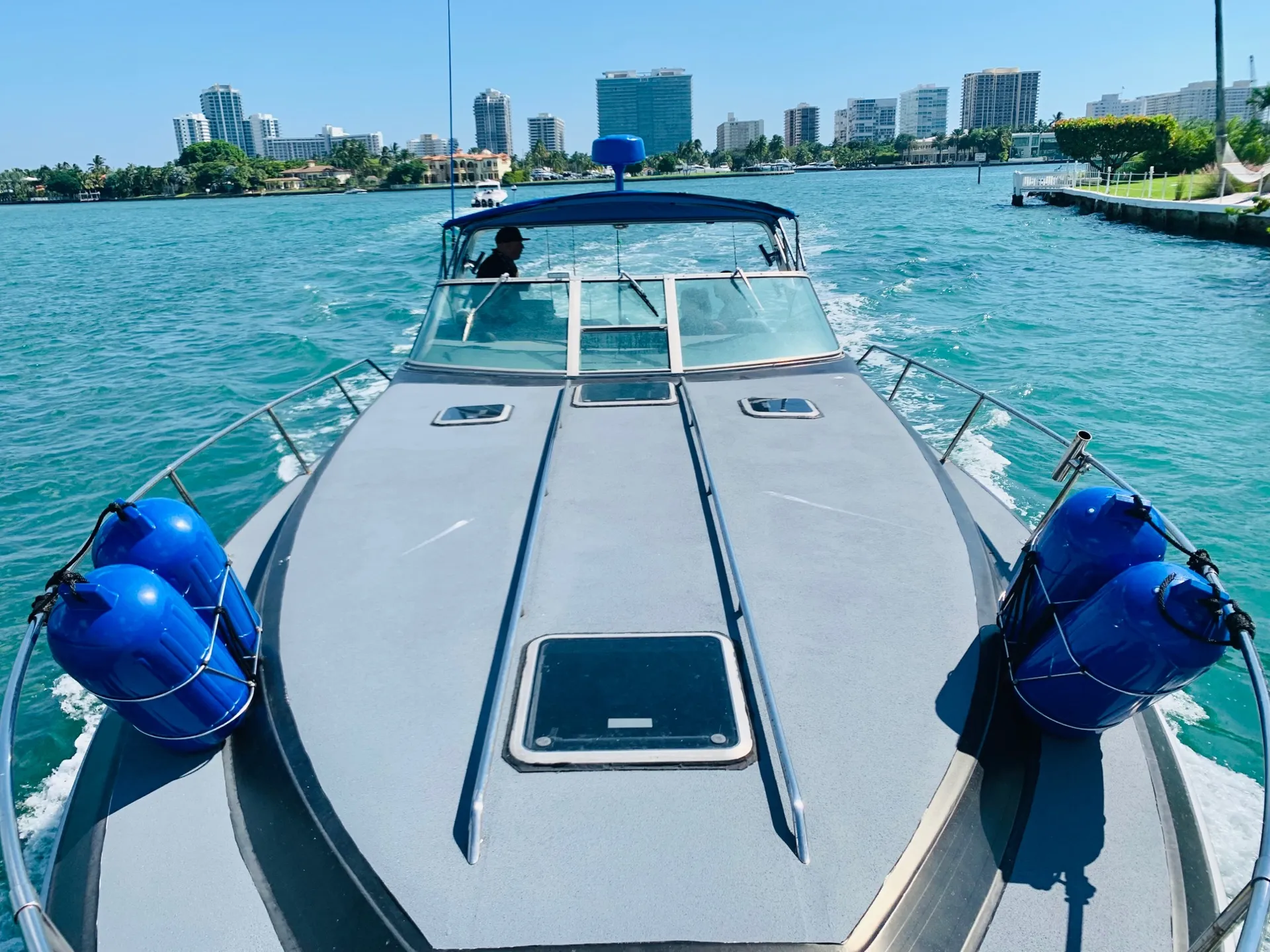 Sea Ray Boats 350 Express Cruiser in Miami, FL — photo 3