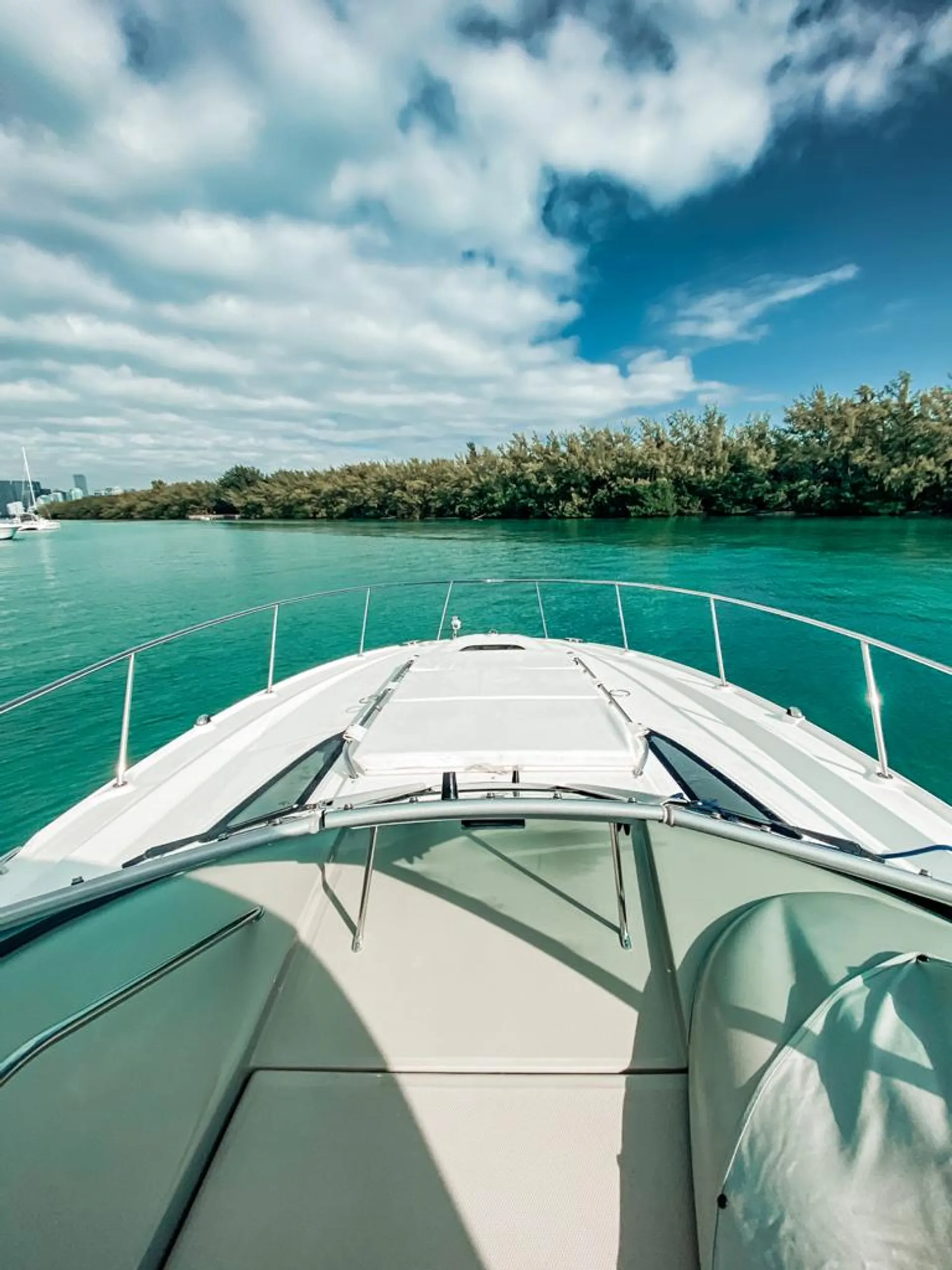 Sea Ray Boats 330 Sundancer in Miami, FL — photo 3