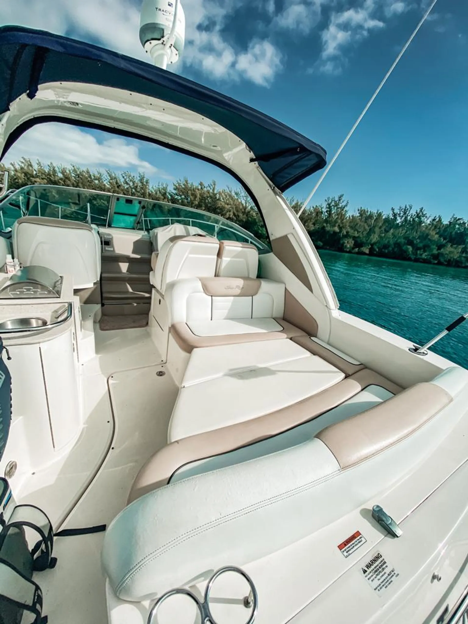 Sea Ray Boats 330 Sundancer in Miami, FL — photo 4