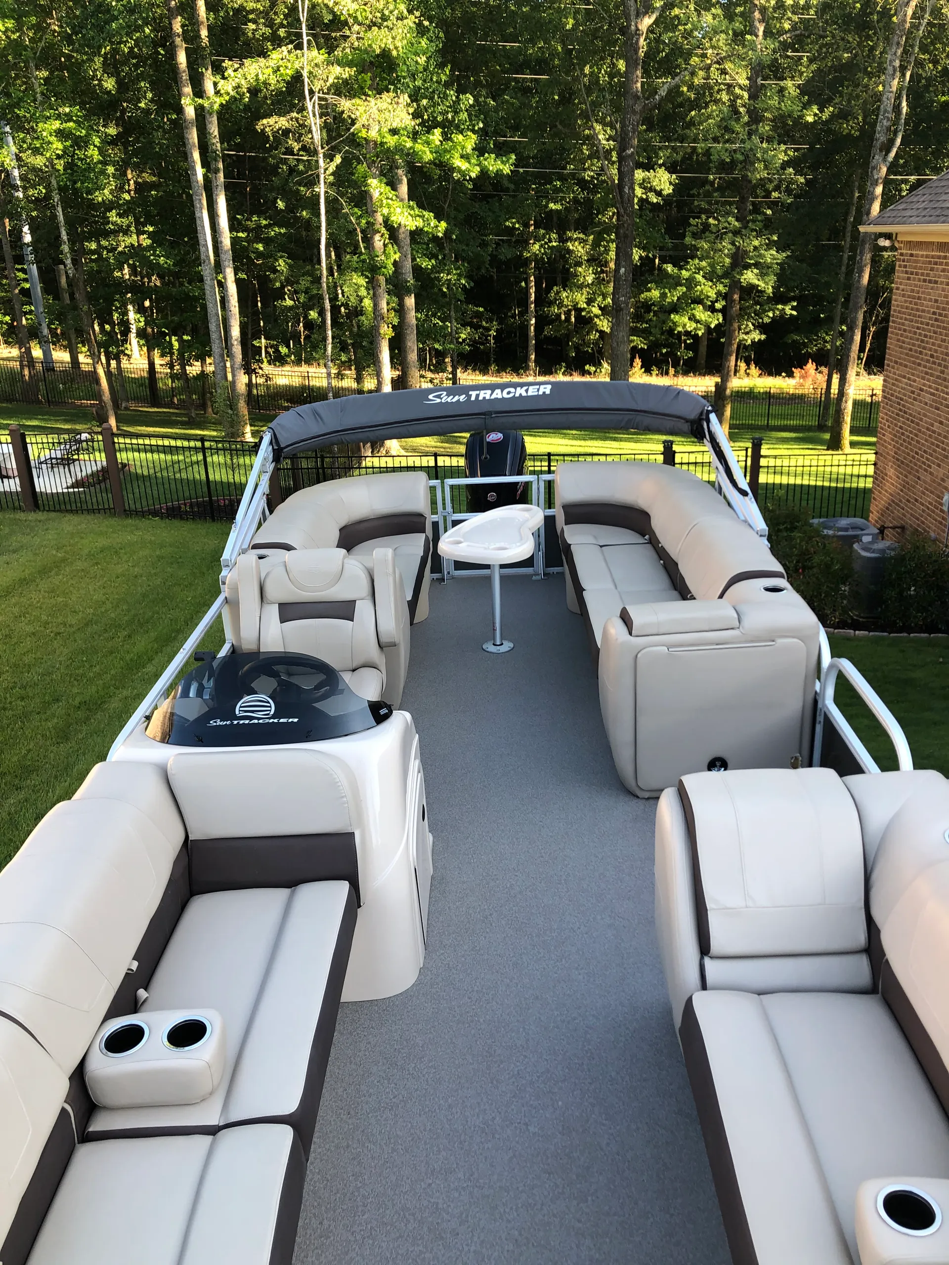 SUN TRACKER PARTY BARGE 24 DLX in Huntsville, AL — photo 2