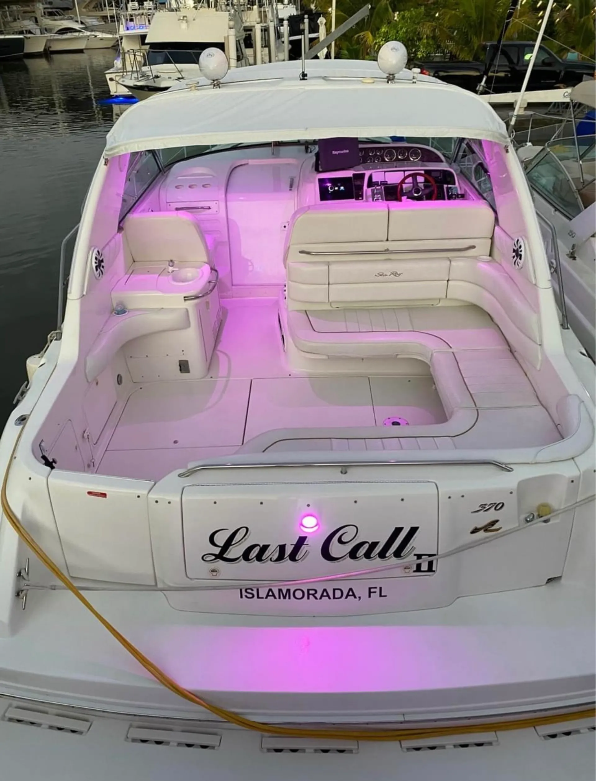 Sea Ray Boats 400 Sundancer in Fort Lauderdale, FL — photo 6