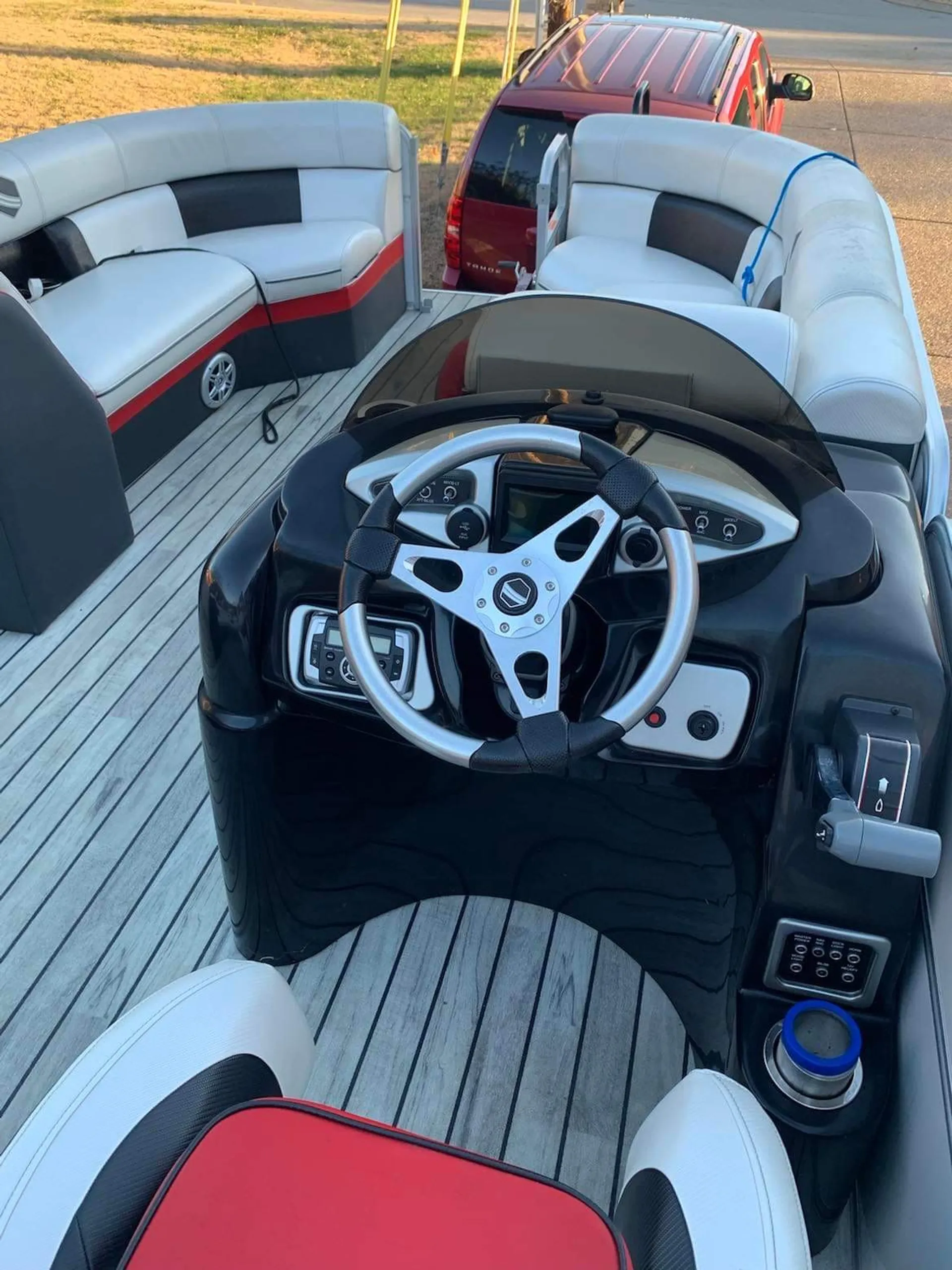 South Bay 522CRSS Super Sport Tritoon 