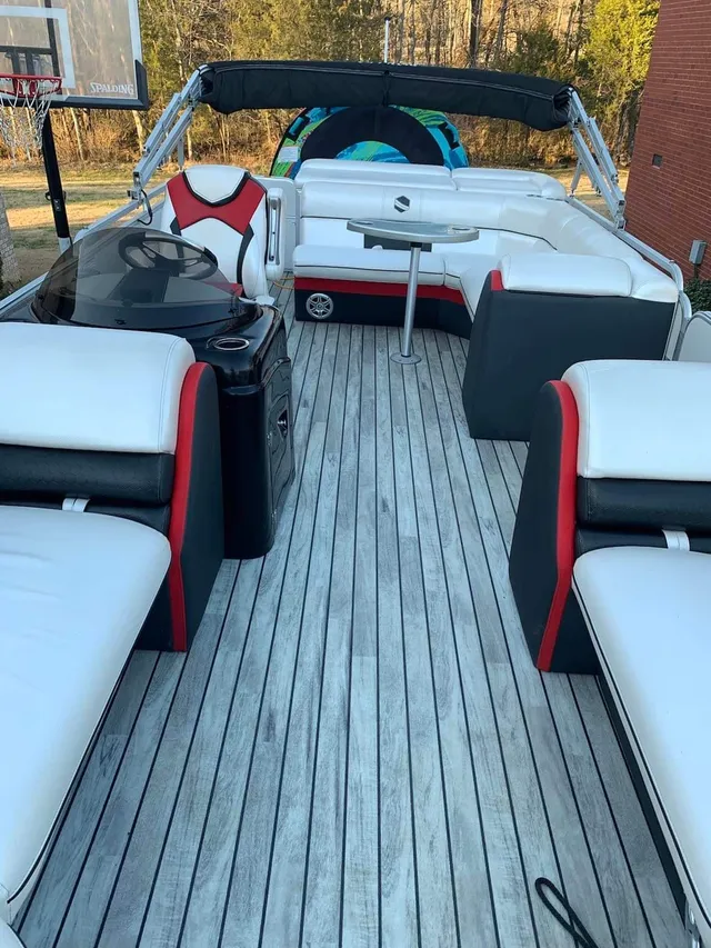 Rent a South Bay Pontoons pontoon in Hendersonville, TN near me